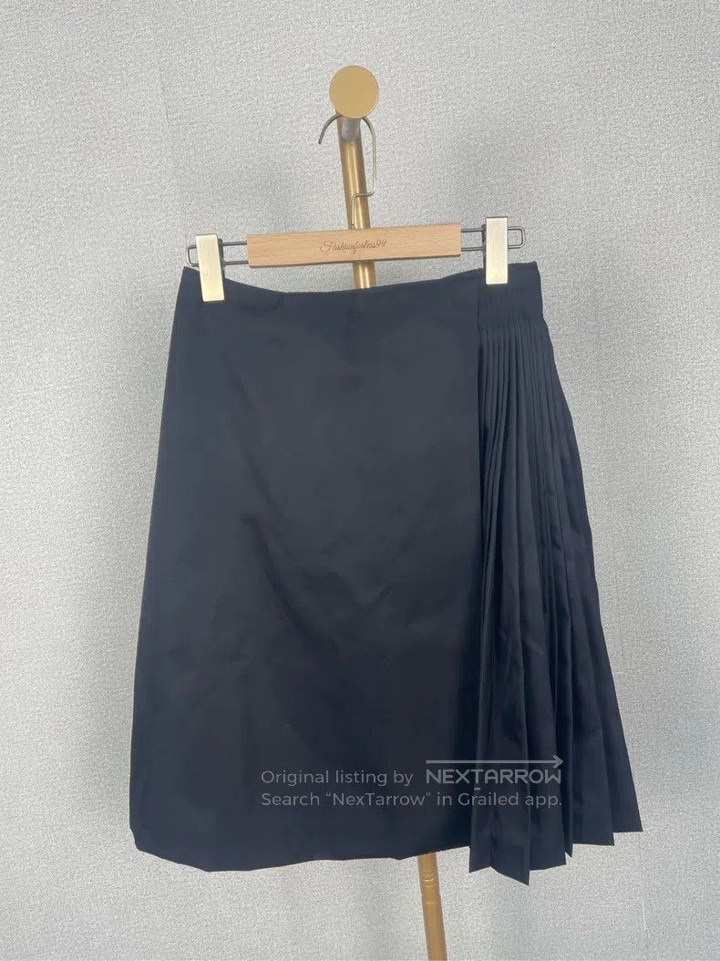 Prada Prada Black nylon skirt Size 25" / US 0 / IT 36 - 1 Thumbnail