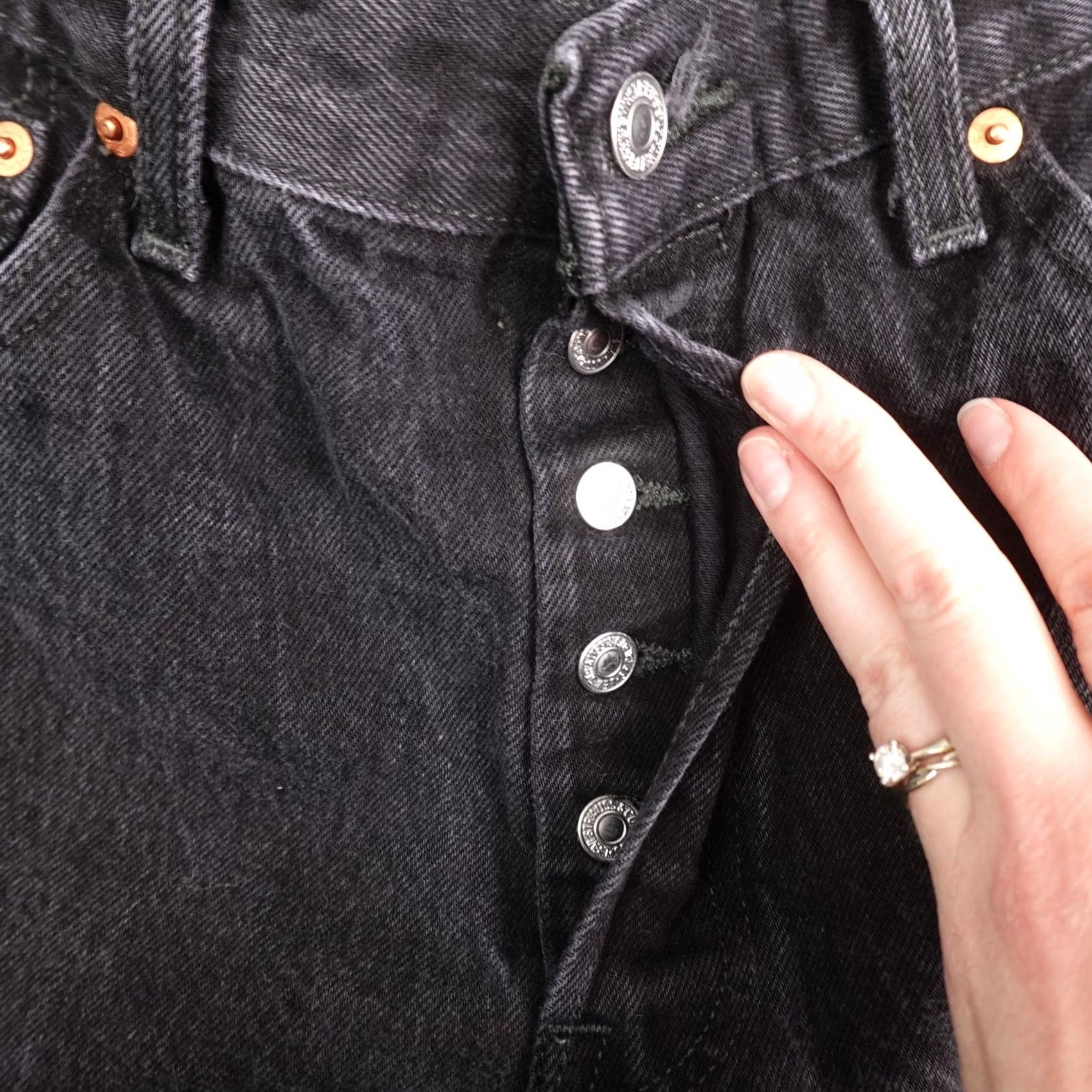 Levi's Levi's 501 Jeans Mens 34x34 Black Denim Button Fly Straight Leg Regular Inseam 32 Mens Jeans NYC Vintage N/A Size US 34 / EU 50 - 4 Thumbnail