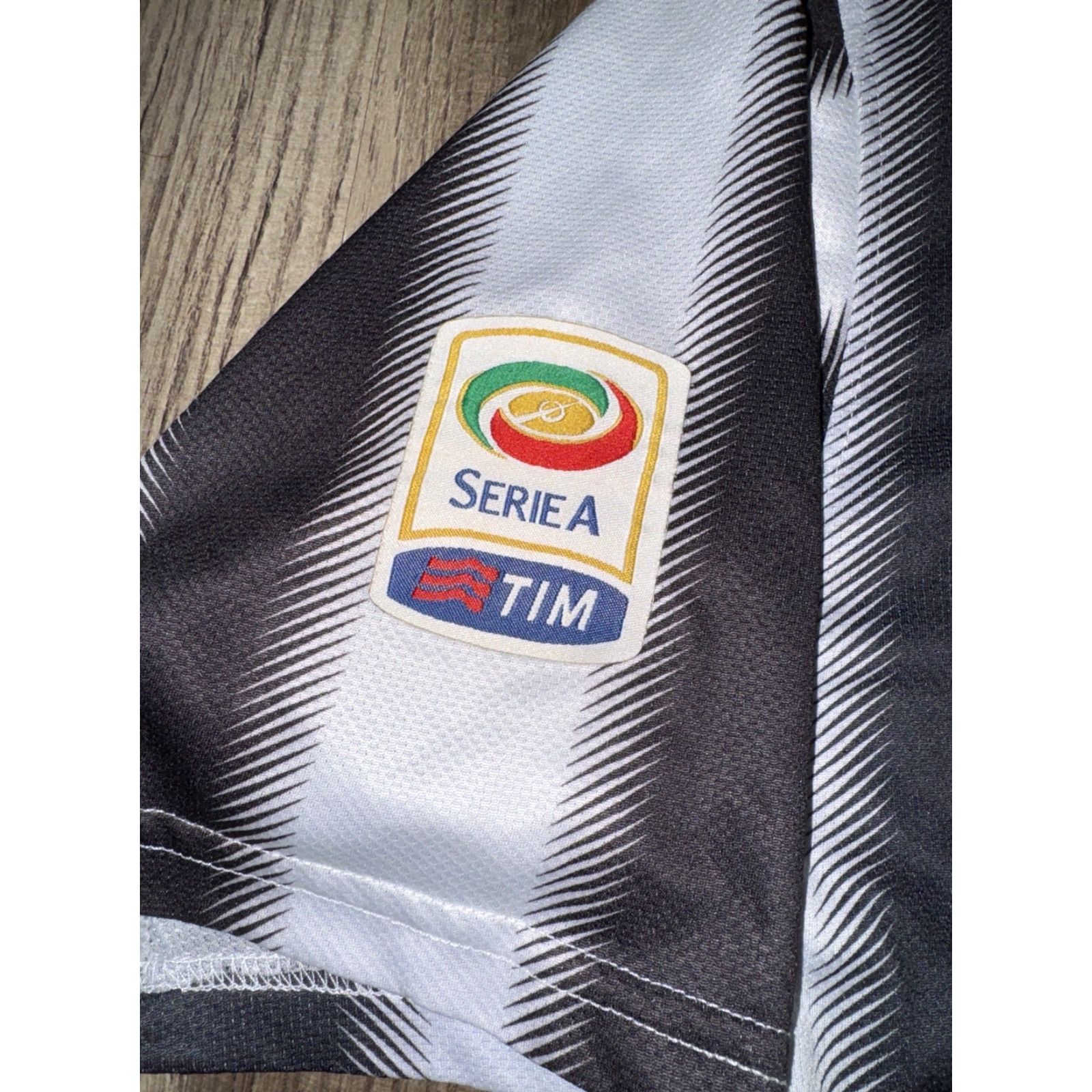 Vintage Juventus FC Jersey Men L Black Striped Soccer Casual Activewear 20x30 Size US L / EU 52-54 / 3 - 4 Thumbnail