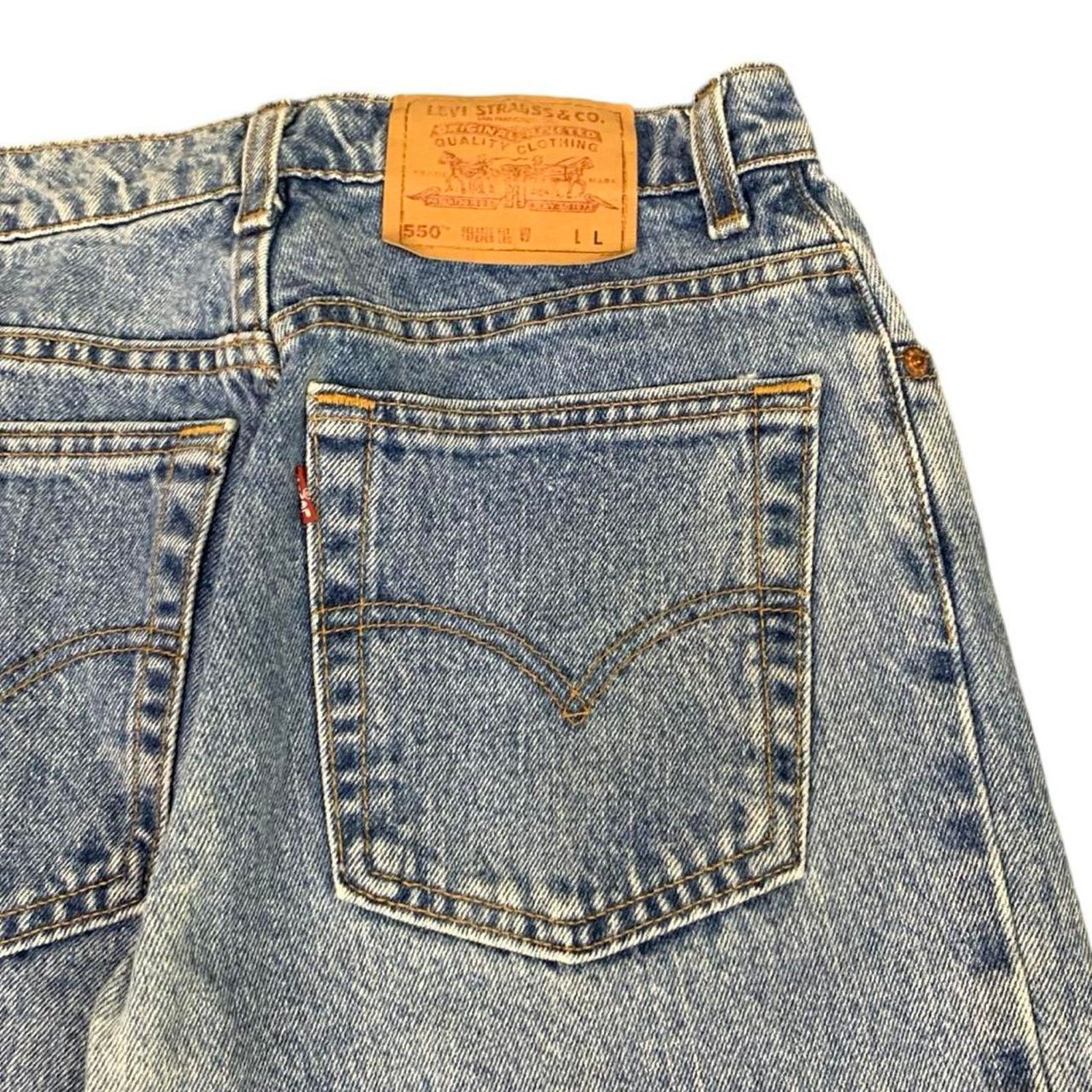 Vintage 90s Levi’s 550 Relaxed Fit Light Wash Blue Jeans