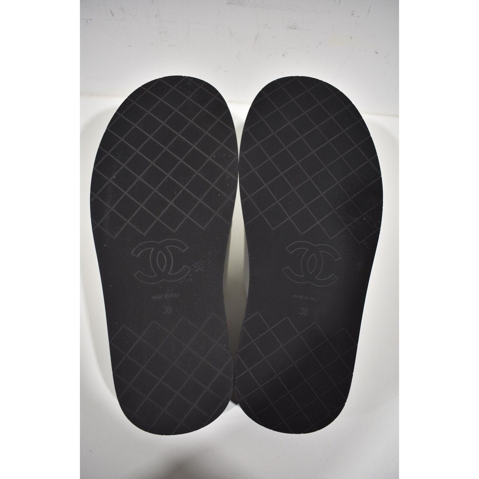 Chanel Chanel Black White Fabric Criss Cross Puffy CC Logo Slide Size US 8 / IT 38 - 12 Thumbnail