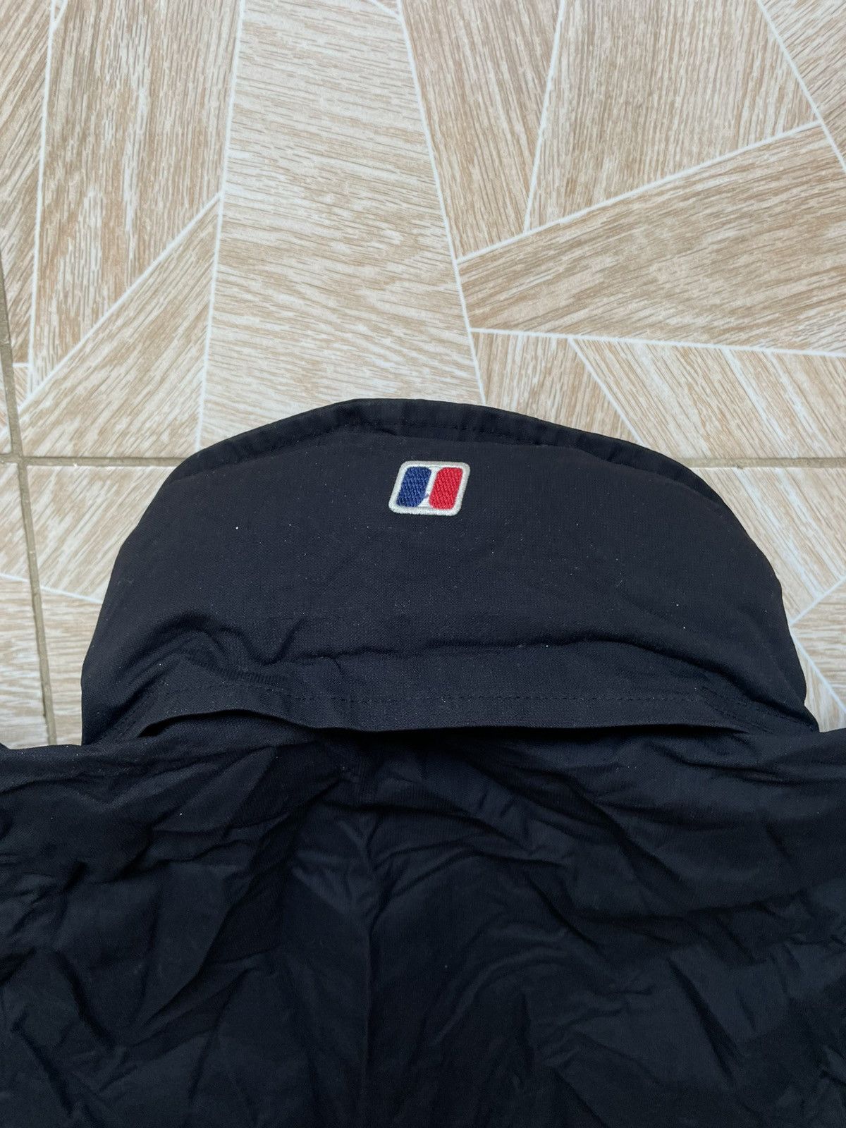 Berghaus × Vintage Outdoor Berghaus Aqua Foil Waterproof L Windbreaker Nylon Size US L / EU 52-54 / 3 - 8 Thumbnail