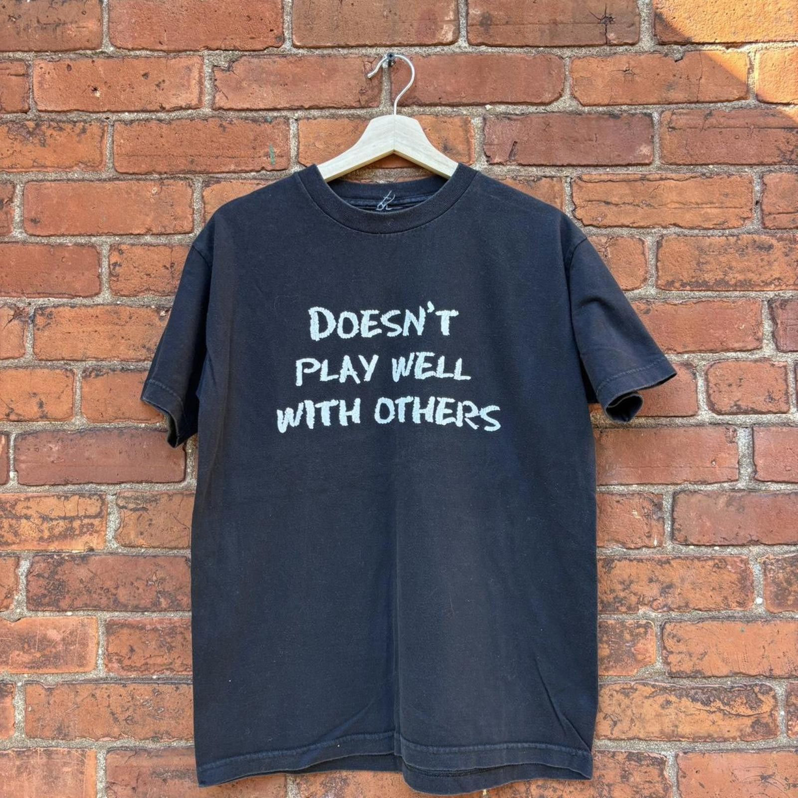 Other Vintage doesn’t play well with others t shirt 00s M Size US M / EU 48-50 / 2 - 1 Thumbnail