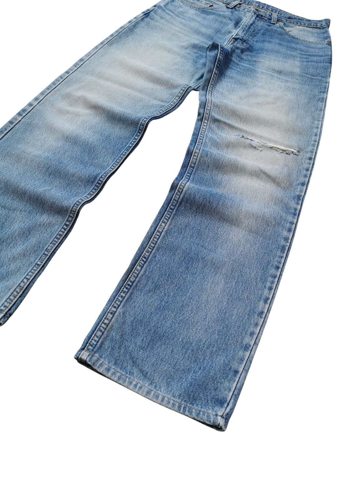 Vintage Levi’s 515 Distressed Straight Fit Jeans Y2K