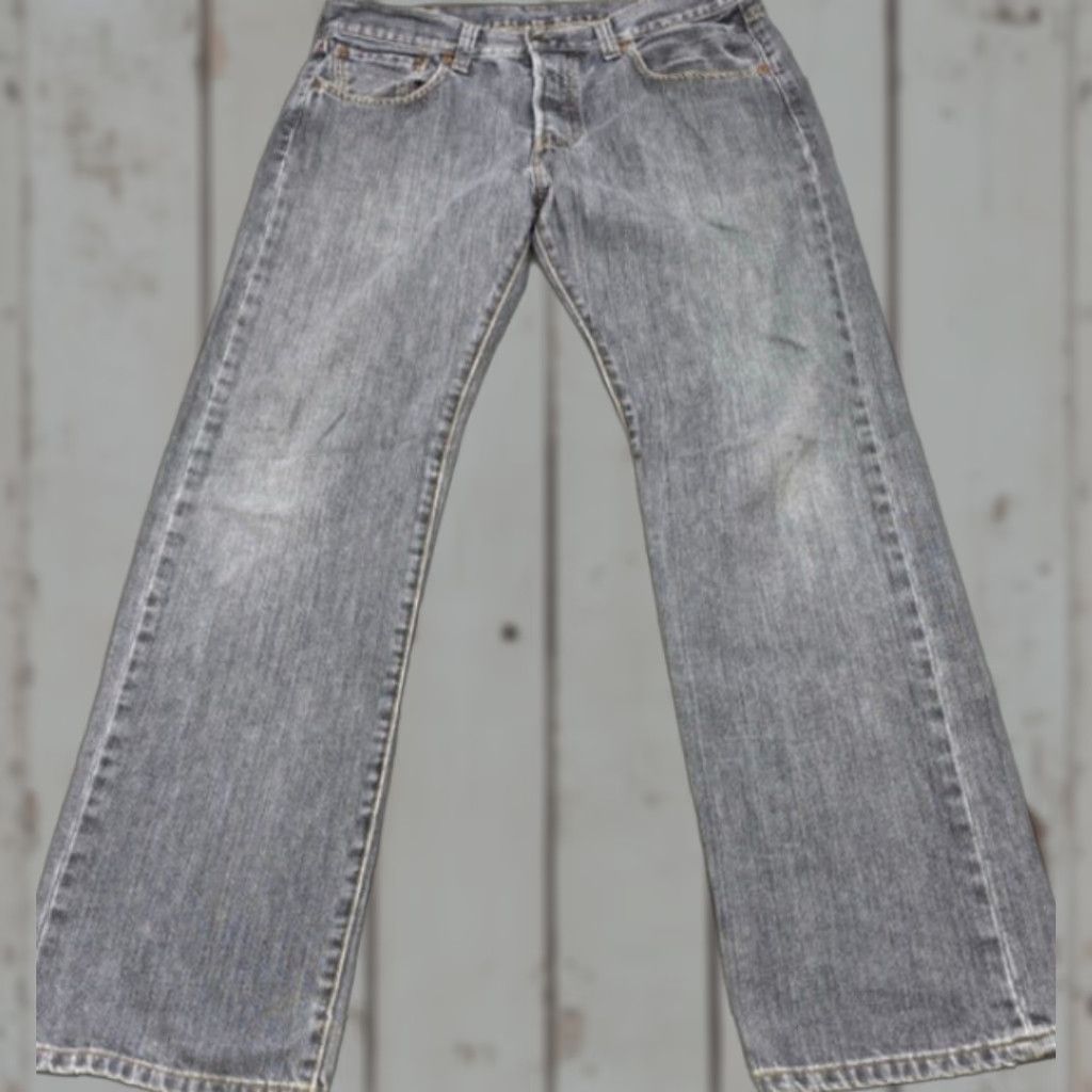 Levi's VINTAGE Levis 501 Jeans Mens 33x32 Blue Denim Button Fly Tapered Levi'S 501 Series 100% Cotton Mens Jeans 33 Blue Size US 33 - 1 Thumbnail