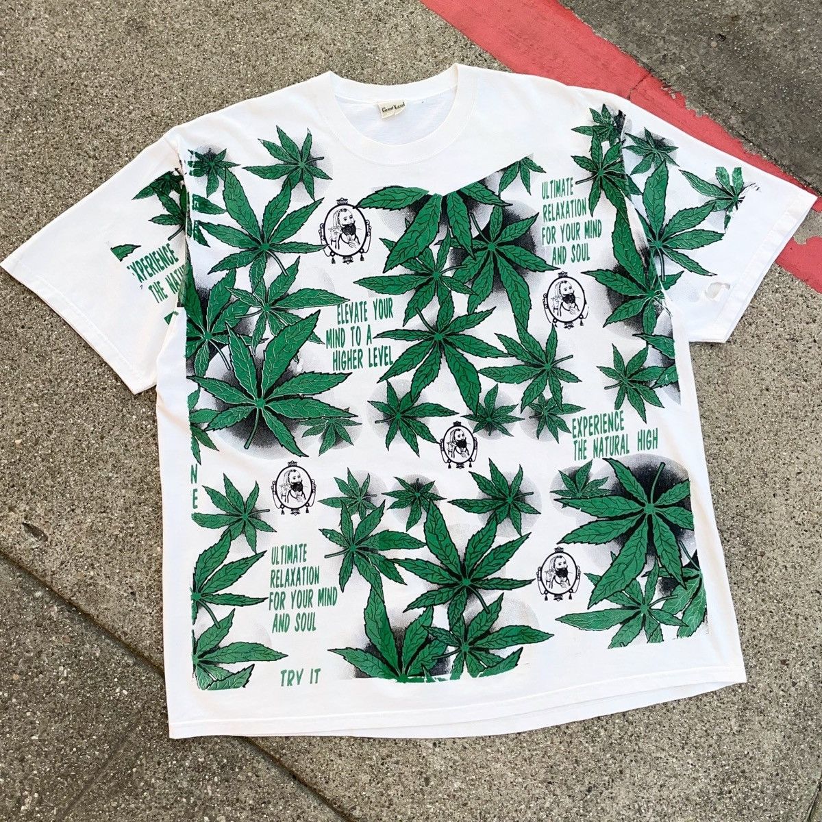 Vintage 90s Zig Zag Weed Vintage All Over Print Tee Shirt Mens XL Size US XL / EU 56 / 4 - 1 Thumbnail