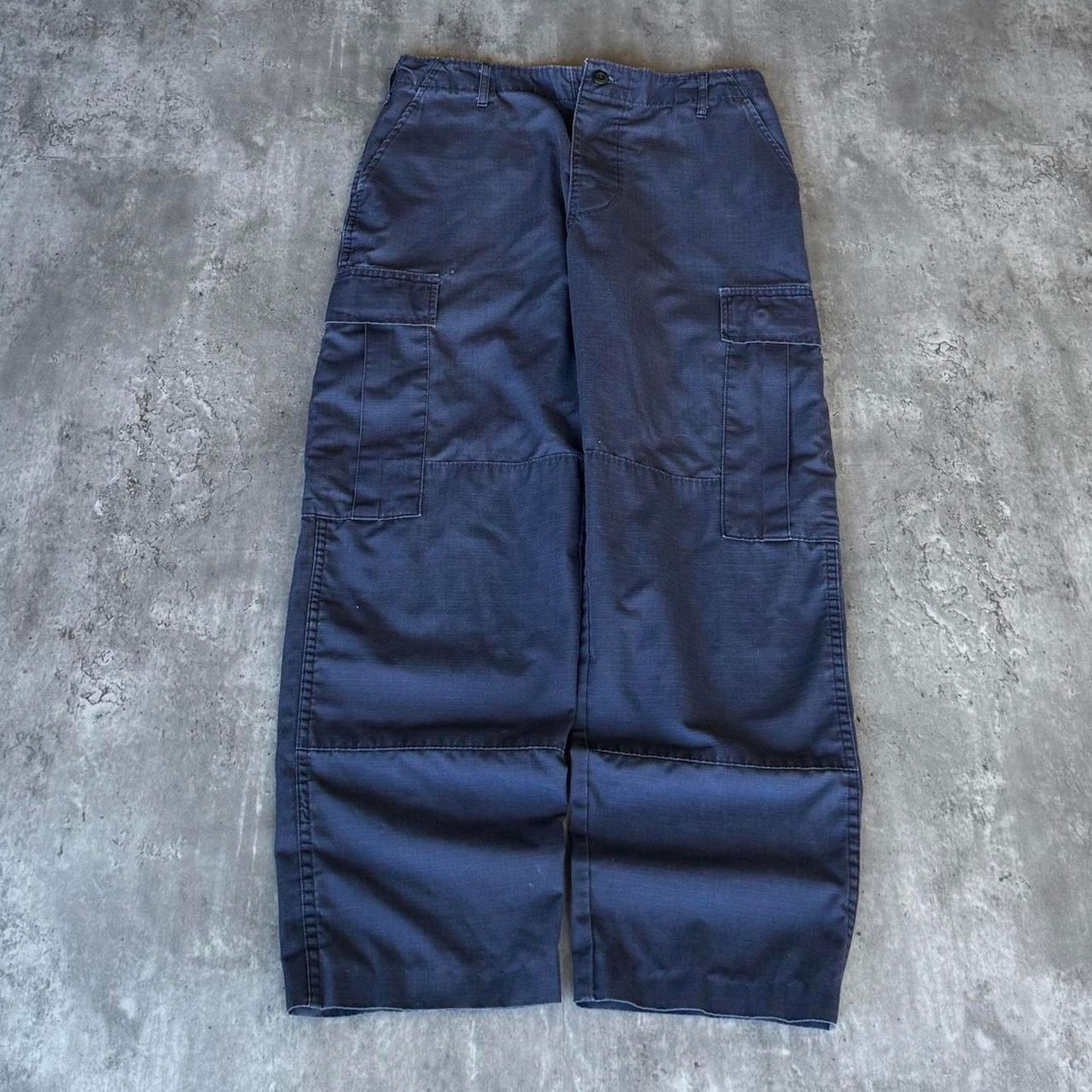 Vintage Vintage Y2K Faded Navy Made In USA Baggy Opium Cargo Pants Size US 33 - 1 Thumbnail