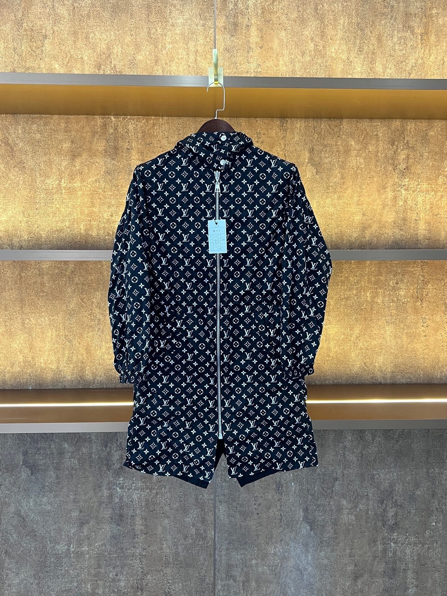 Louis Vuitton Louis Vuitton Black Monogram Cinched Waist Jacket Size XXS / US 00 / IT 34 - 1 Thumbnail