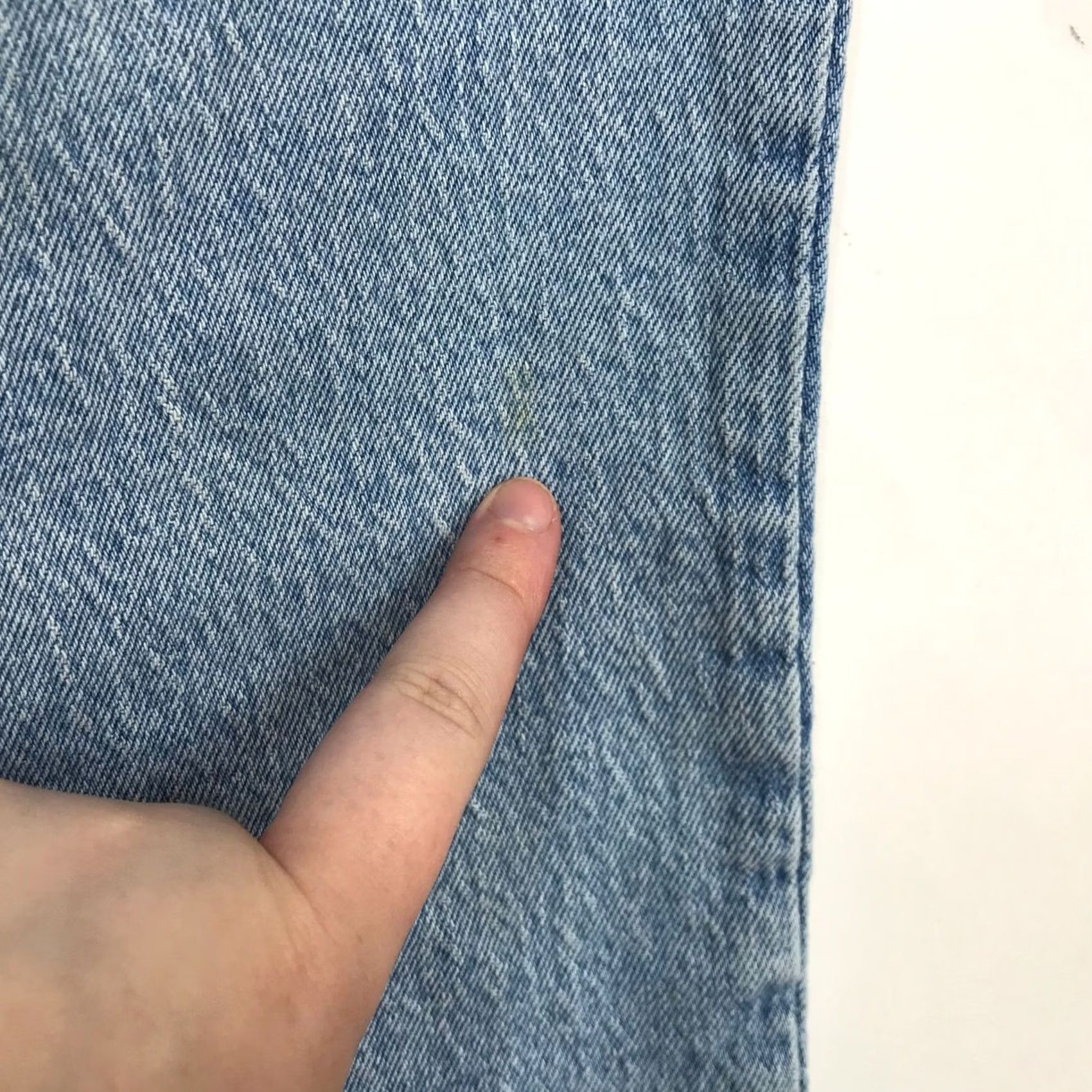 Abercrombie & Fitch Abercrombie & Fitch The Straight Mid Rise Light Wash Raw Hem Jeans Womens 32x34 Size 24" / US 00 / IT 34 - 4 Thumbnail