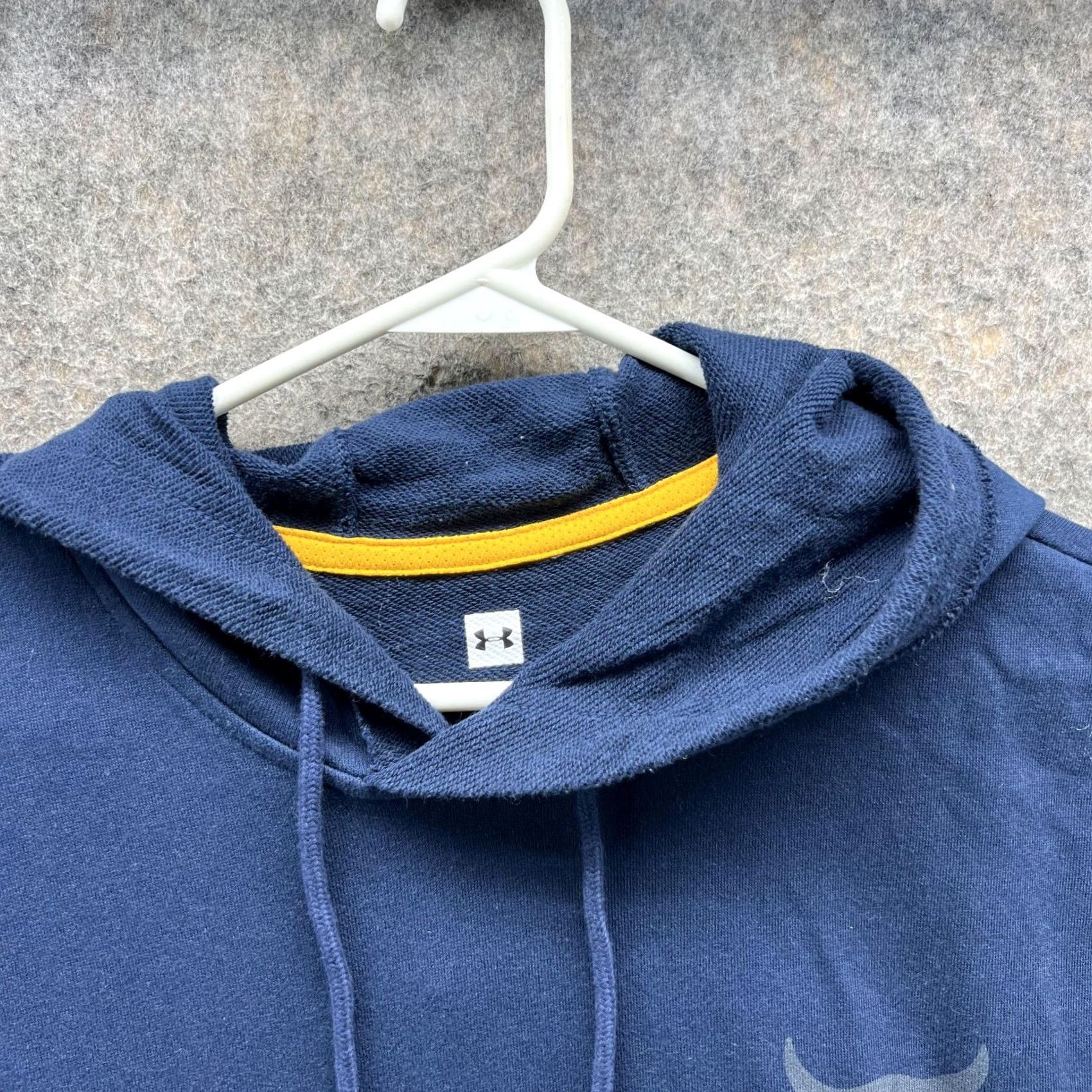 Under Armour VINTAGE Under Armour Sweater Men Large Hooded Sleeveless Blue logo Pullover Casual Workwear Soldier? (Note: unclear) Size US L / EU 52-54 / 3 - 7 Thumbnail