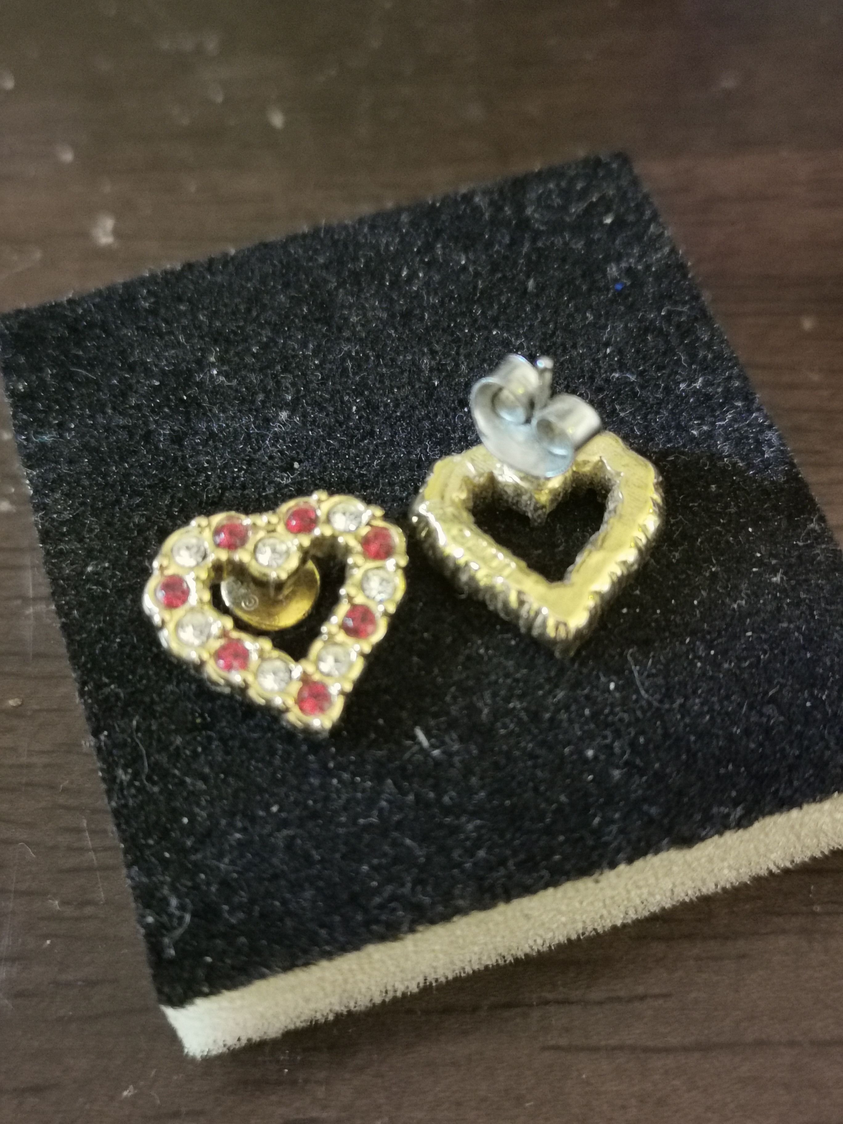 Jewelry Gold diamond heart stud earrings Size ONE SIZE - 1 Preview