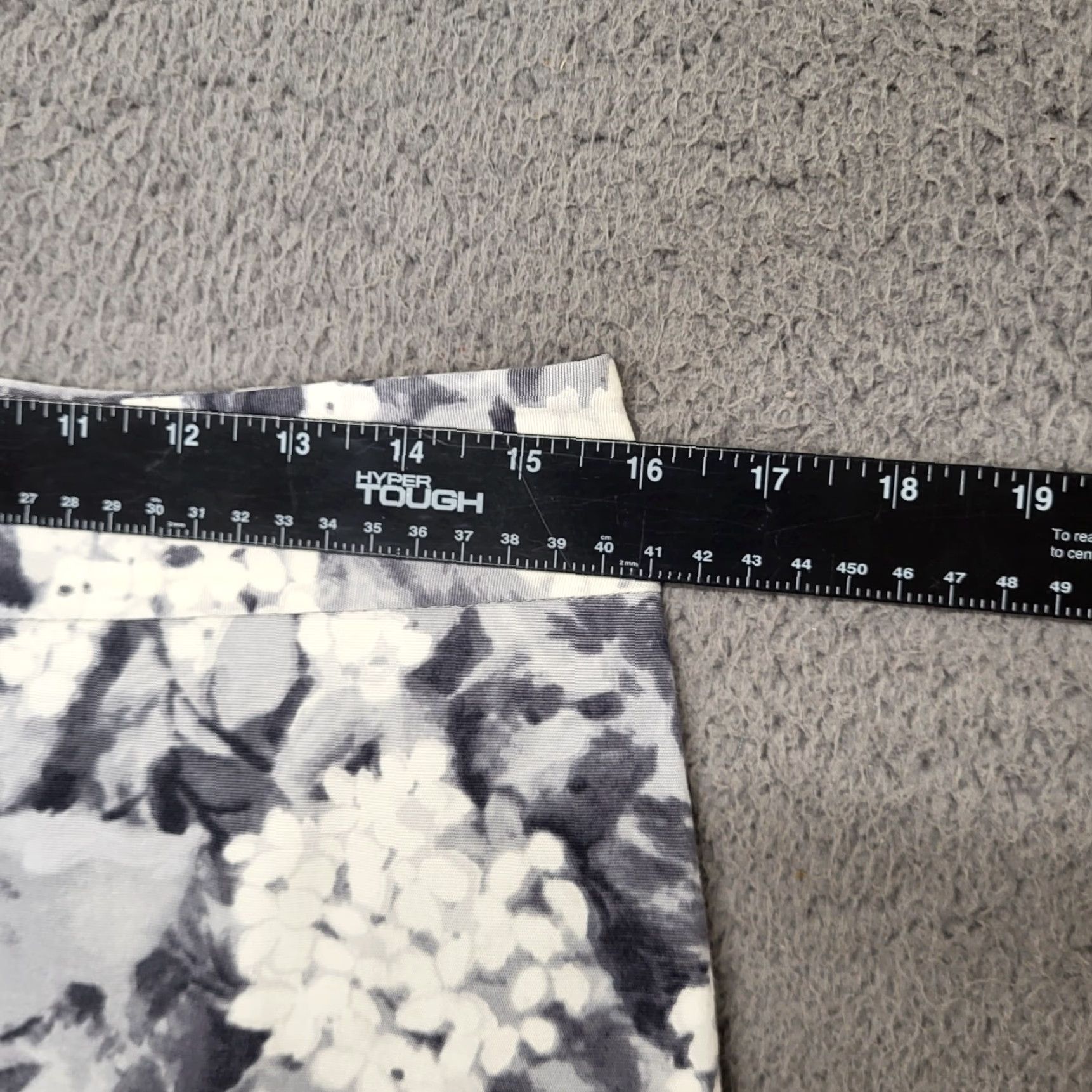 Talbots Talbots Pencil Skirt Women’s 8P Petite Gray/Ivory Floral Back Slit Zip Midi Skirt Fashion Party/Cocktail Business Casual Women Size 30" / US 8 / IT 44 - 5 Thumbnail