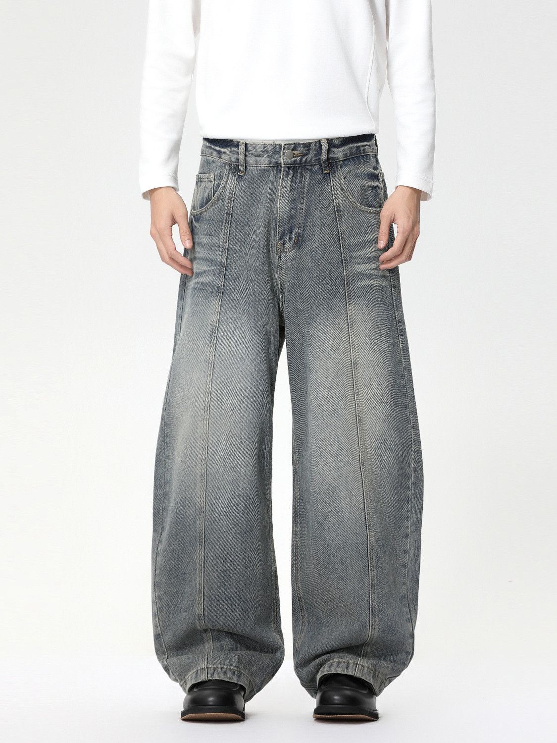 Vintage Men's Washed & Distressed Curved-Leg Jeans Size US 32 / EU 48 - 1 Thumbnail