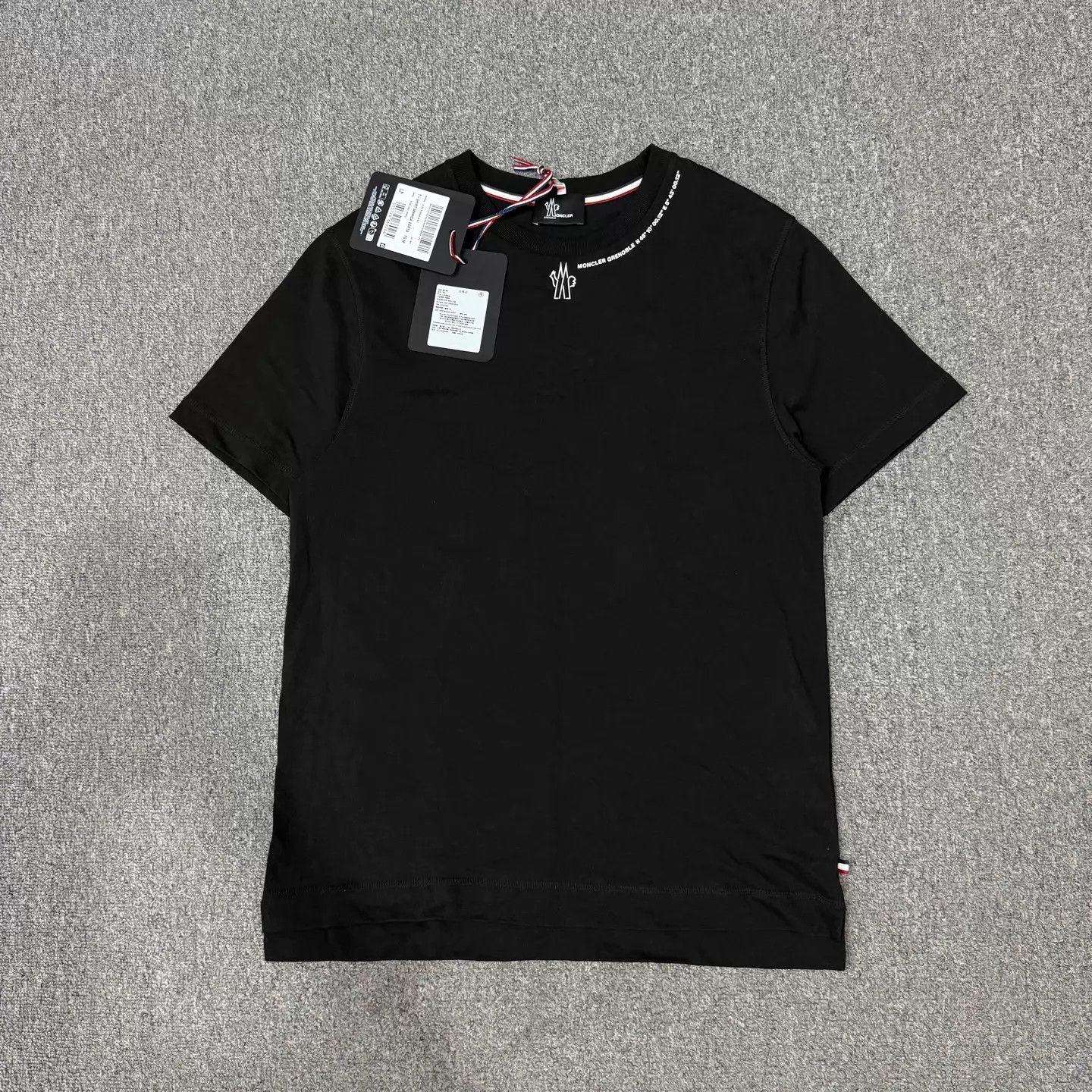Moncler Moncler Black Collar Logo SS Tee M Unused with Tags Size M / US 6-8 / IT 42-44 - 1 Thumbnail