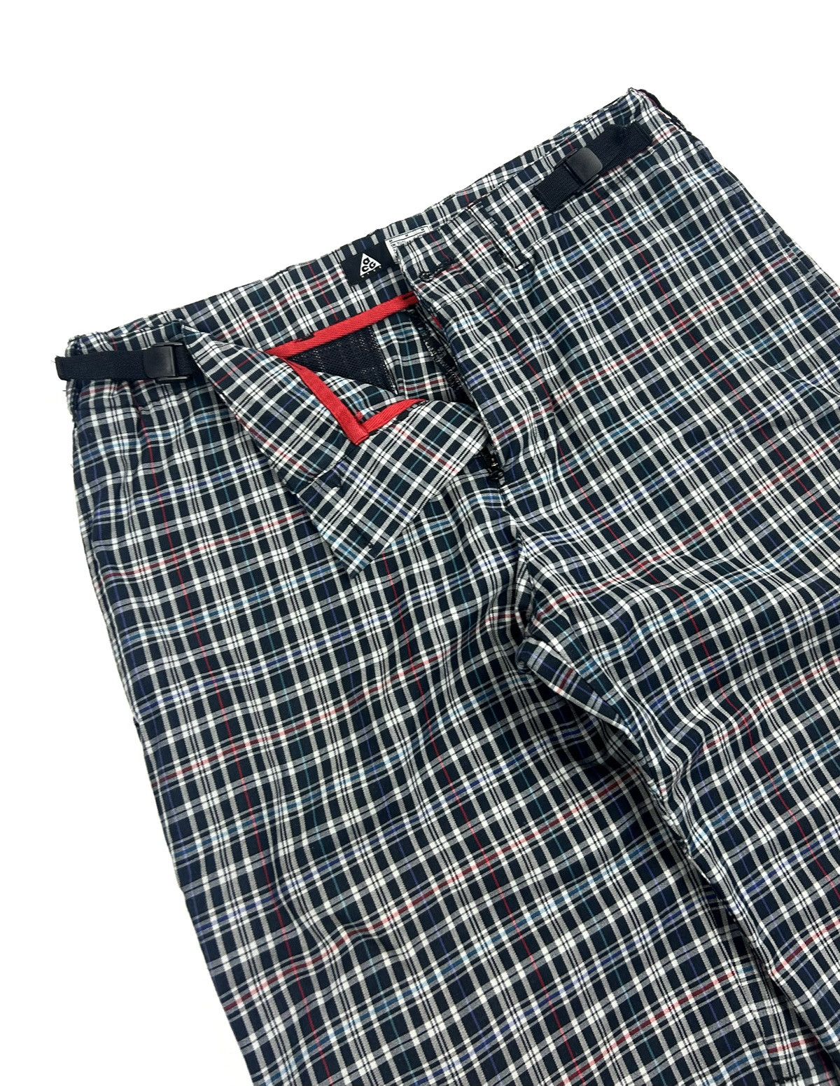 Nike ACG Vintage Nike ACG Plaid Cargo Shorts Size M Outdoor Y2k Size US 32 / EU 48 - 6 Thumbnail