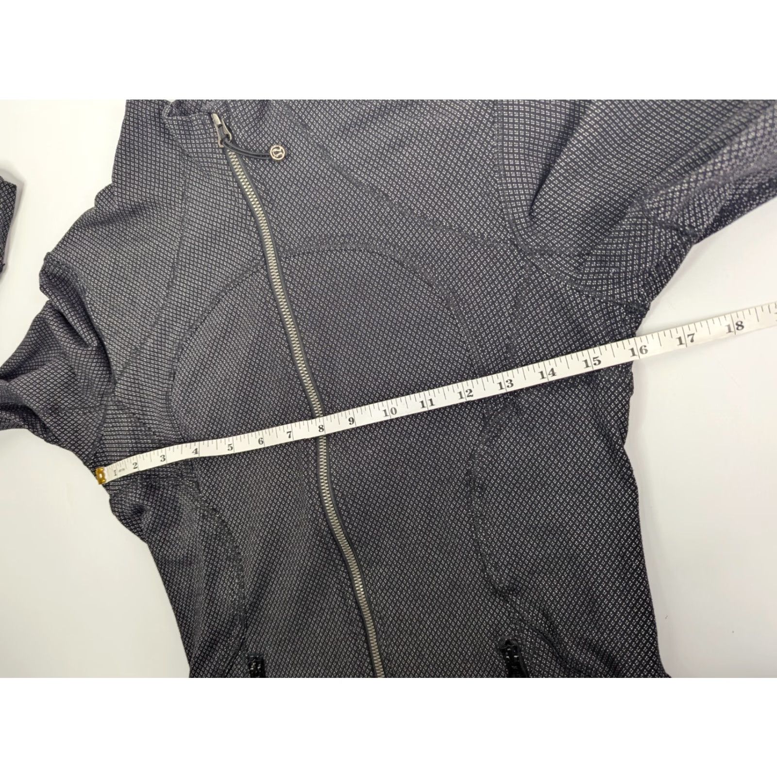 Lululemon Lululemon Define Jacket Zip Up Grey Size 6 Activewear Gym Running Athletic Women Jacket Regular Size Gray Roses Basic Jacket Nike Size M / US 6-8 / IT 42-44 - 7 Thumbnail