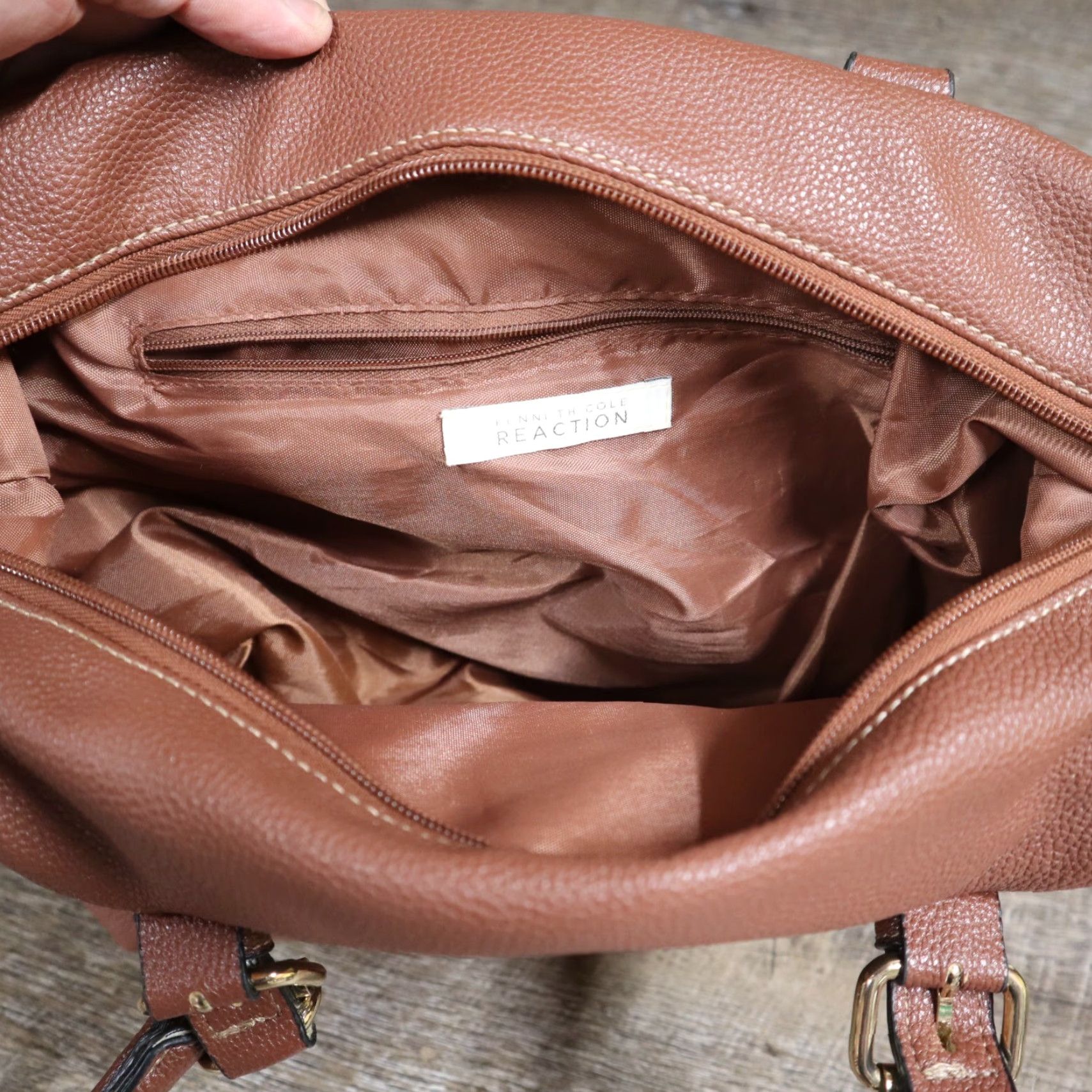 Kenneth Cole VINTAGE Kenneth Cole Brown Reaction Zip Hobo Shoulder Bag Purse Size ONE SIZE - 4 Thumbnail