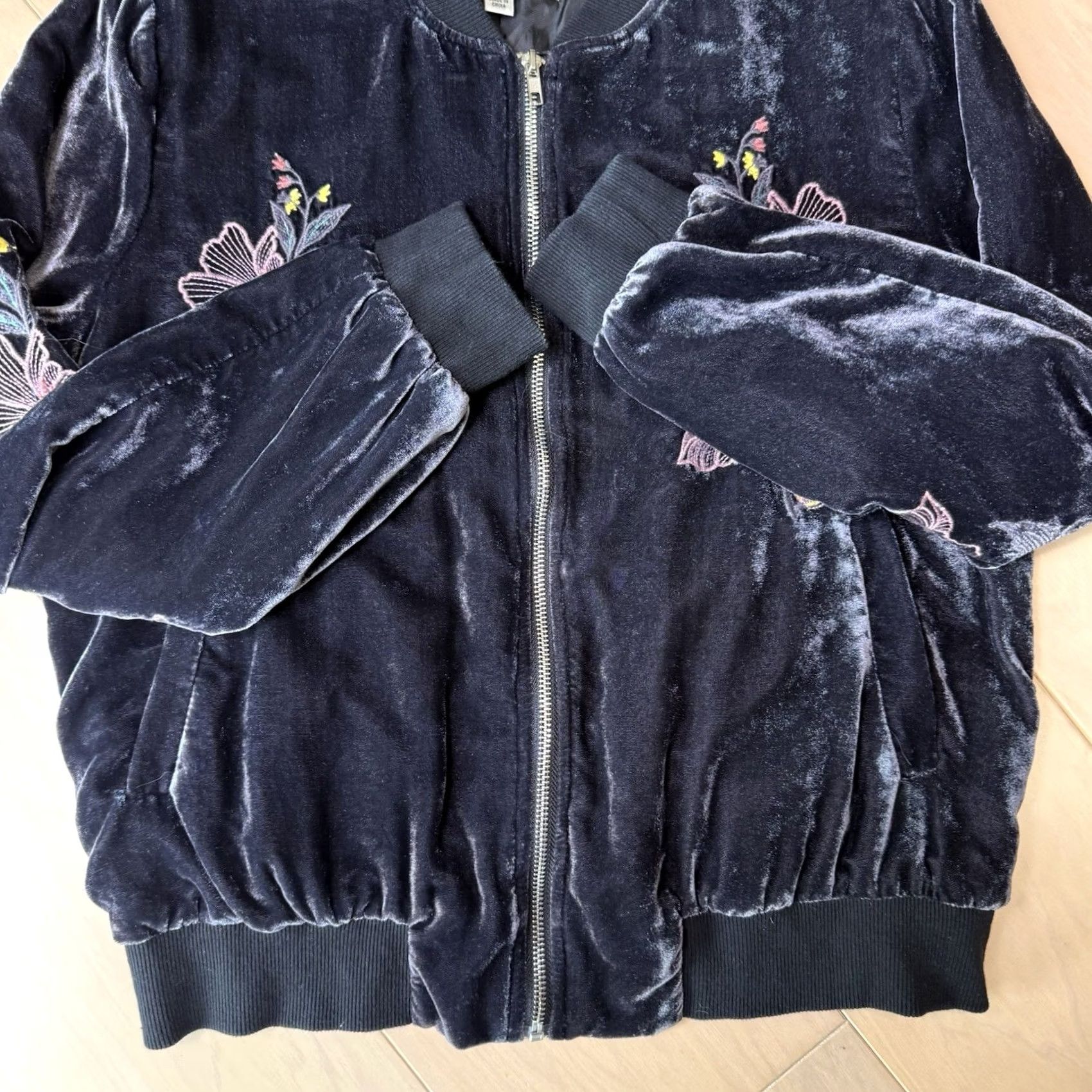 Velvet JOA Jacket Women's Medium Black Velvet Embroidered Full Zip Bomber Shirt Size M / US 6-8 / IT 42-44 - 6 Thumbnail