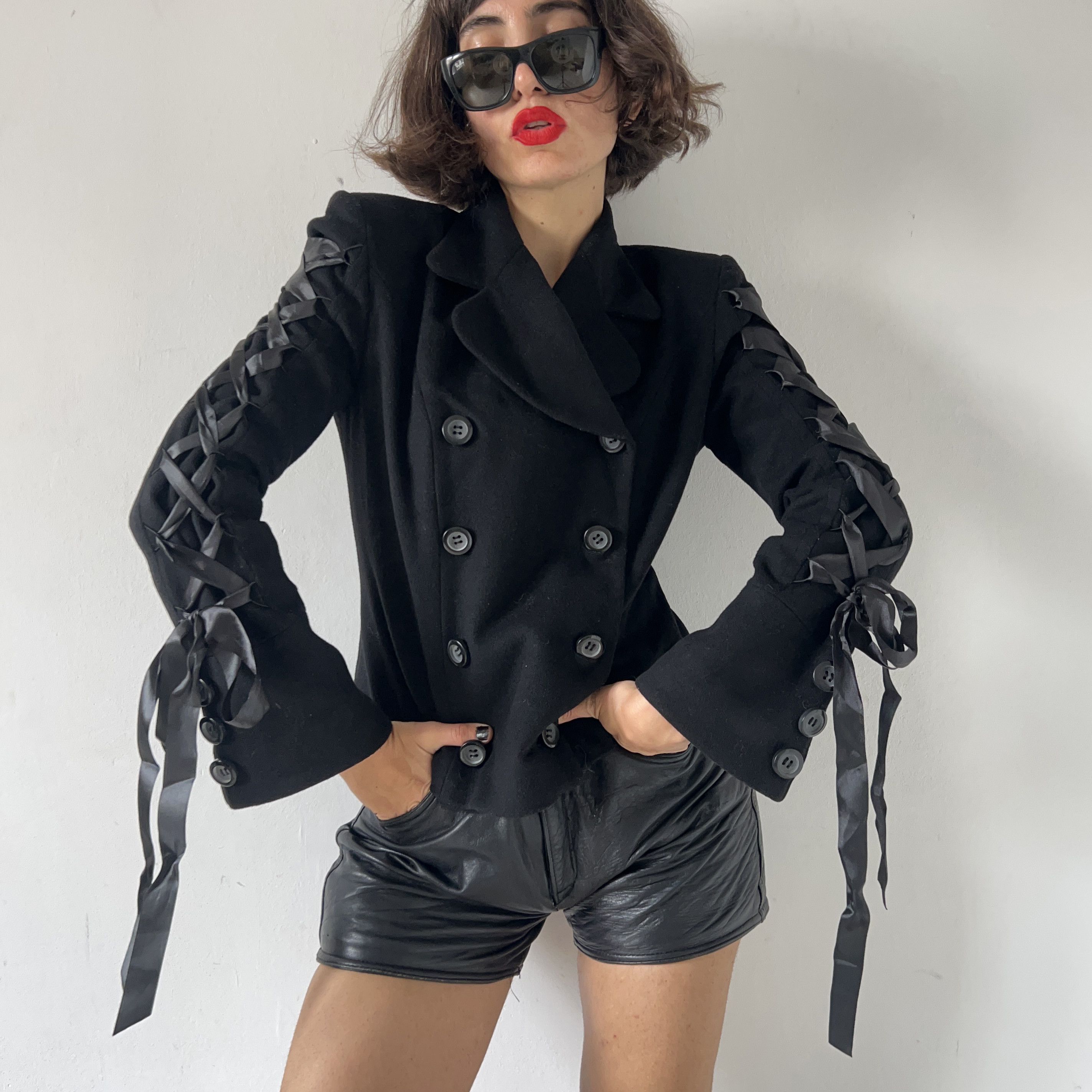 Vintage Cahsmere and wool black laced up blazer Size M / US 6-8 / IT 42-44 - 1 Thumbnail