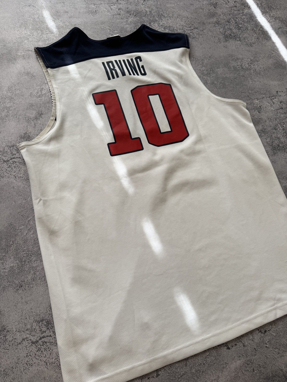 Nike Vintage Nike Basketball USA Team Jersey #10 Kyrie Irving Size US L / EU 52-54 / 3 - 8 Thumbnail