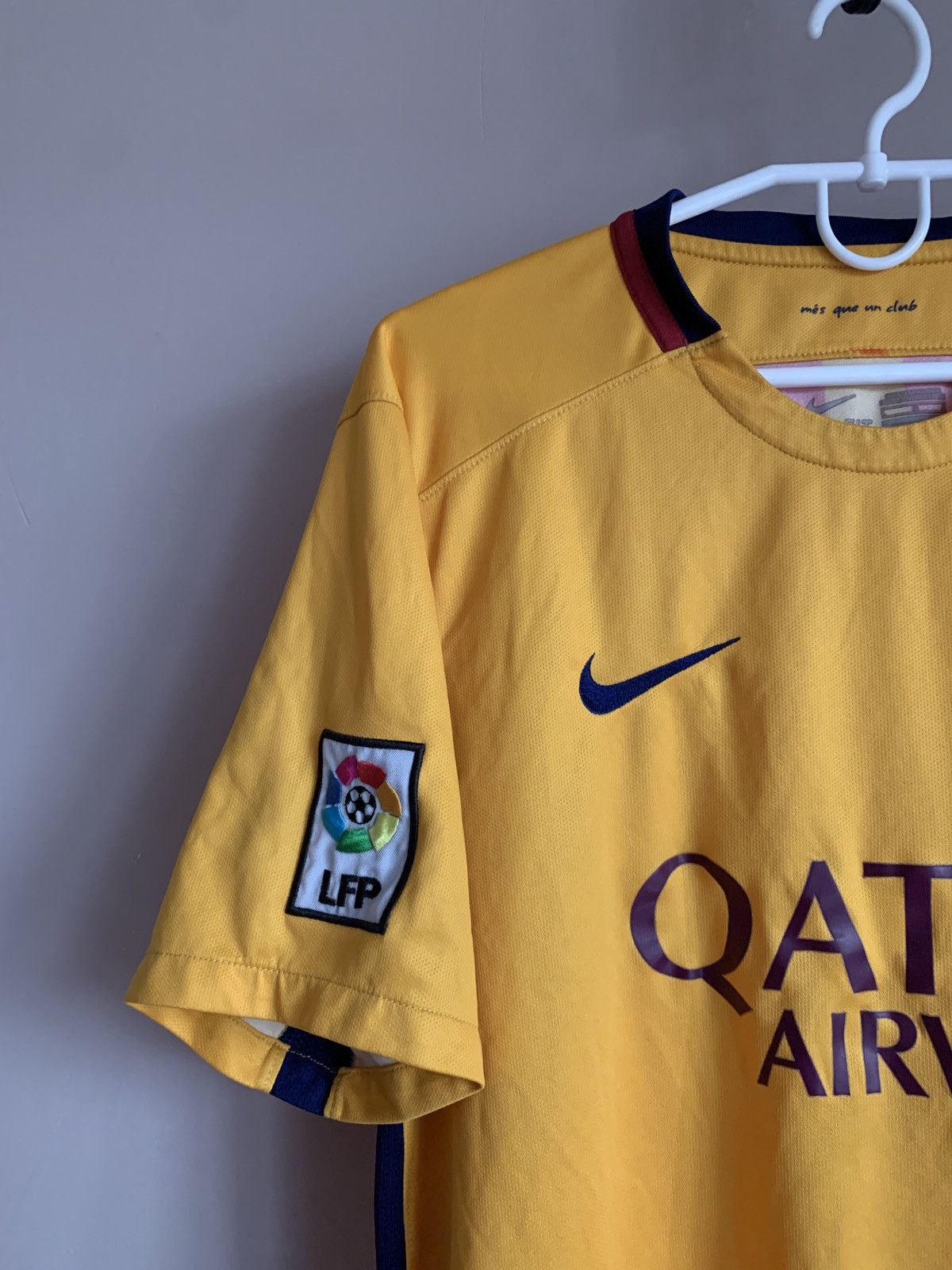 Nike Barcelona 2015 Away Football Shirt Nike Soccer Jersey Sz L Size US L / EU 52-54 / 3 - 4 Thumbnail