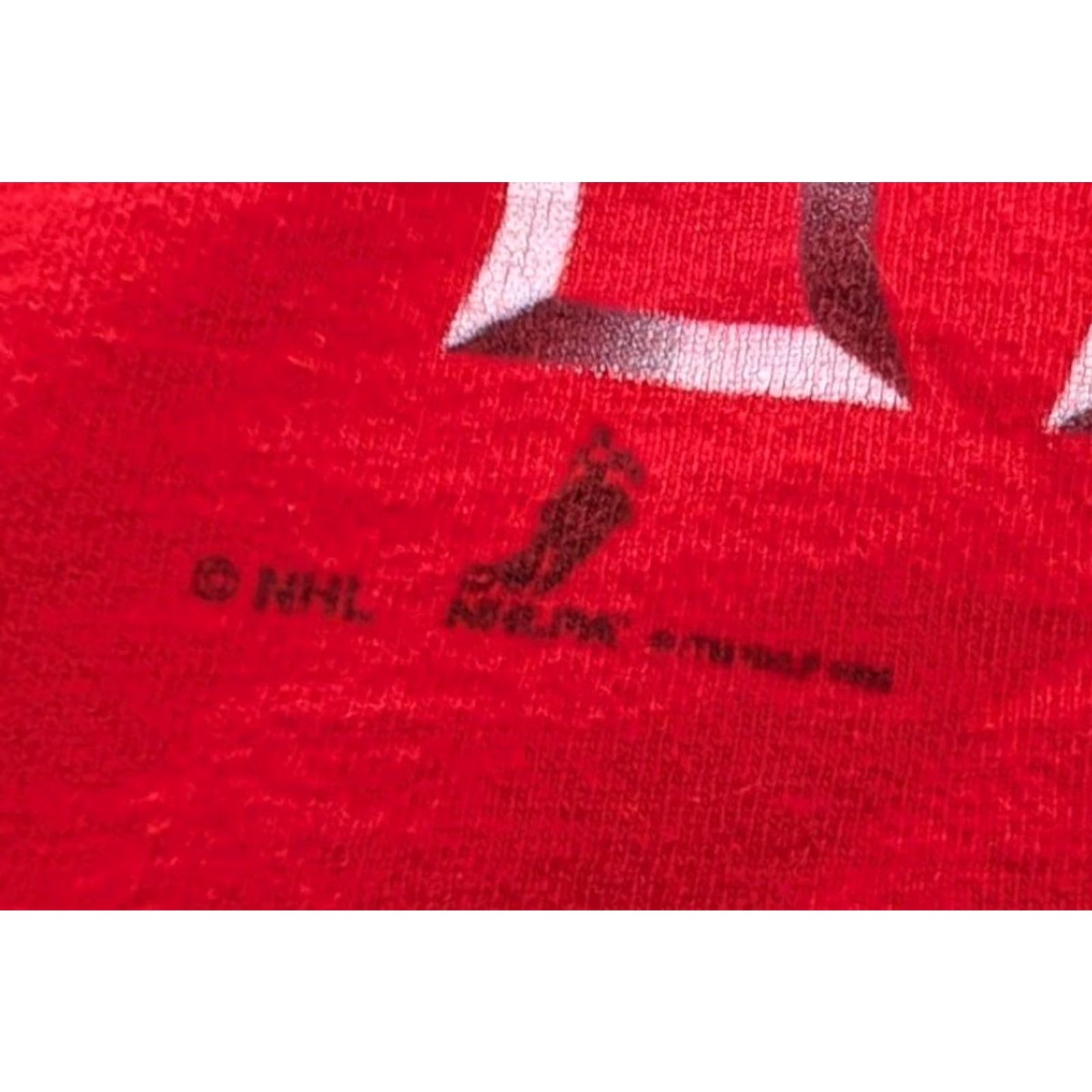 Salem Sportswear VINTAGE 90s Steve Yzerman Detroit Red Wings Salem Sportswear Tee Shirt XL Red USA Graphic Print Short Sleeve Crew Neck Single Stitch Men Size US XL / EU 56 / 4 - 2 Thumbnail