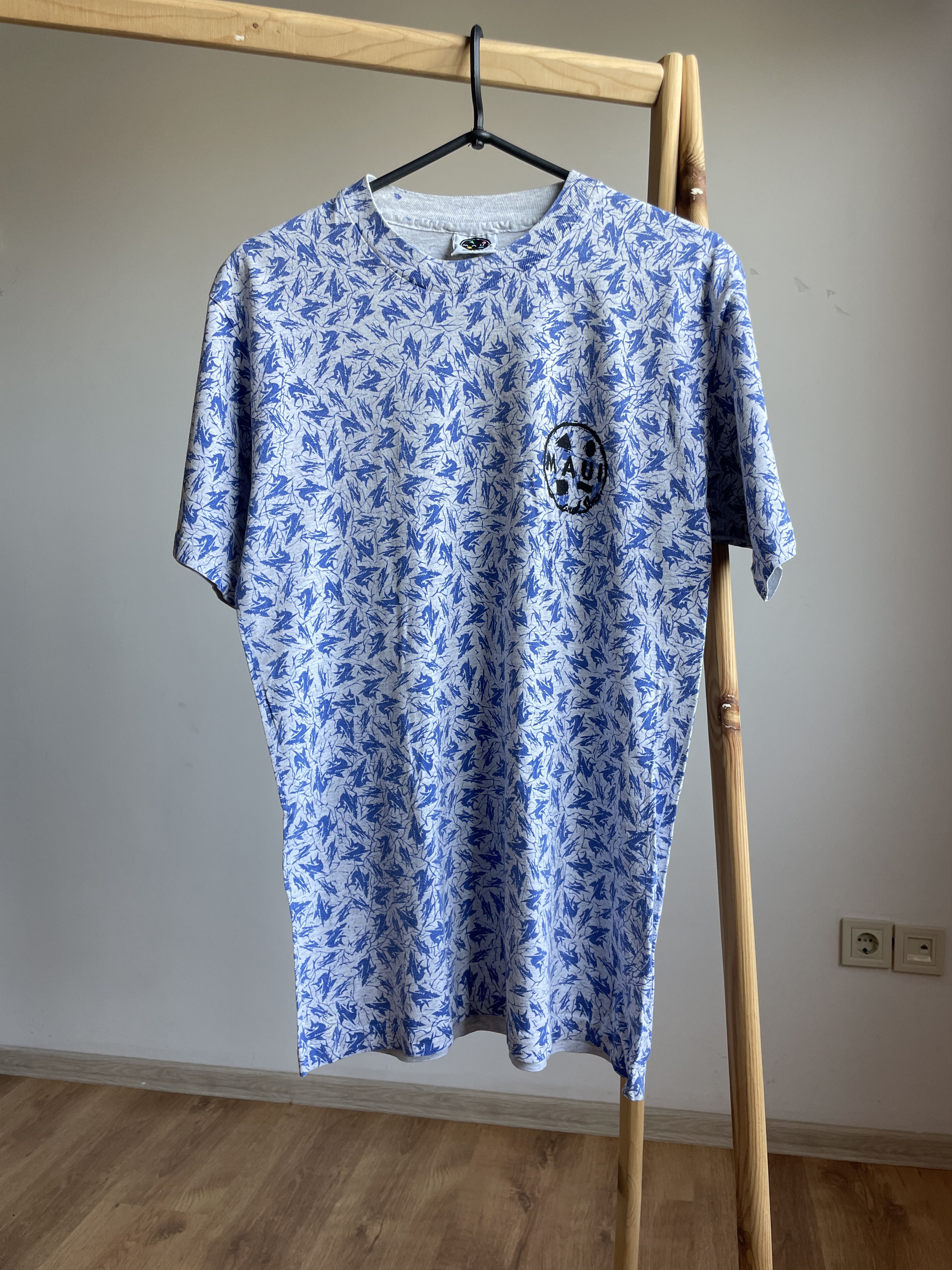 Maui and Sons × Vintage Maui Shark Pattern Vintage 90's Single Stitch T-Shirt Size L Size US L / EU 52-54 / 3 - 1 Thumbnail
