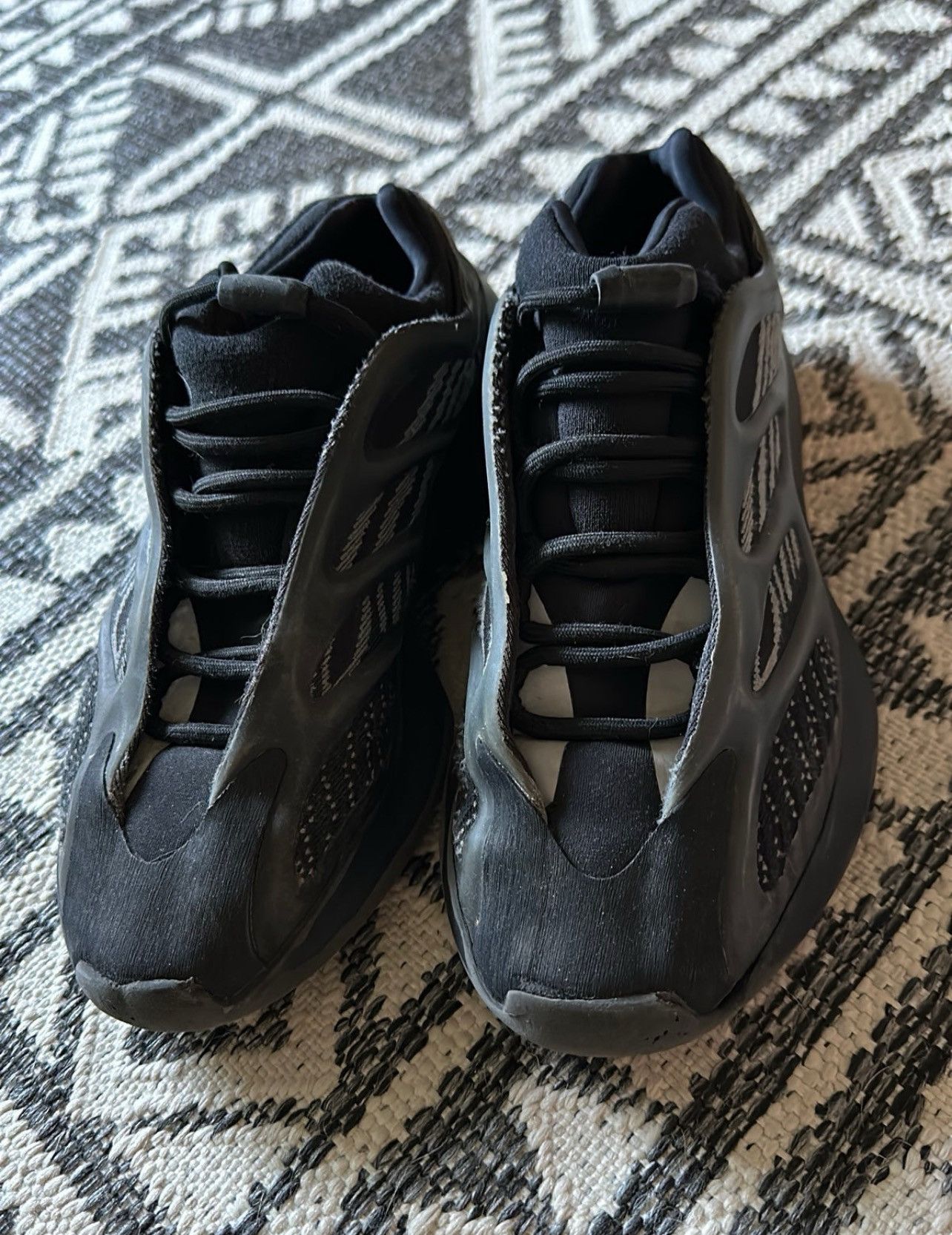Yeezy Yeezy 700 v3 dark glow Size US 8.5 / EU 41-42 - 2 Thumbnail
