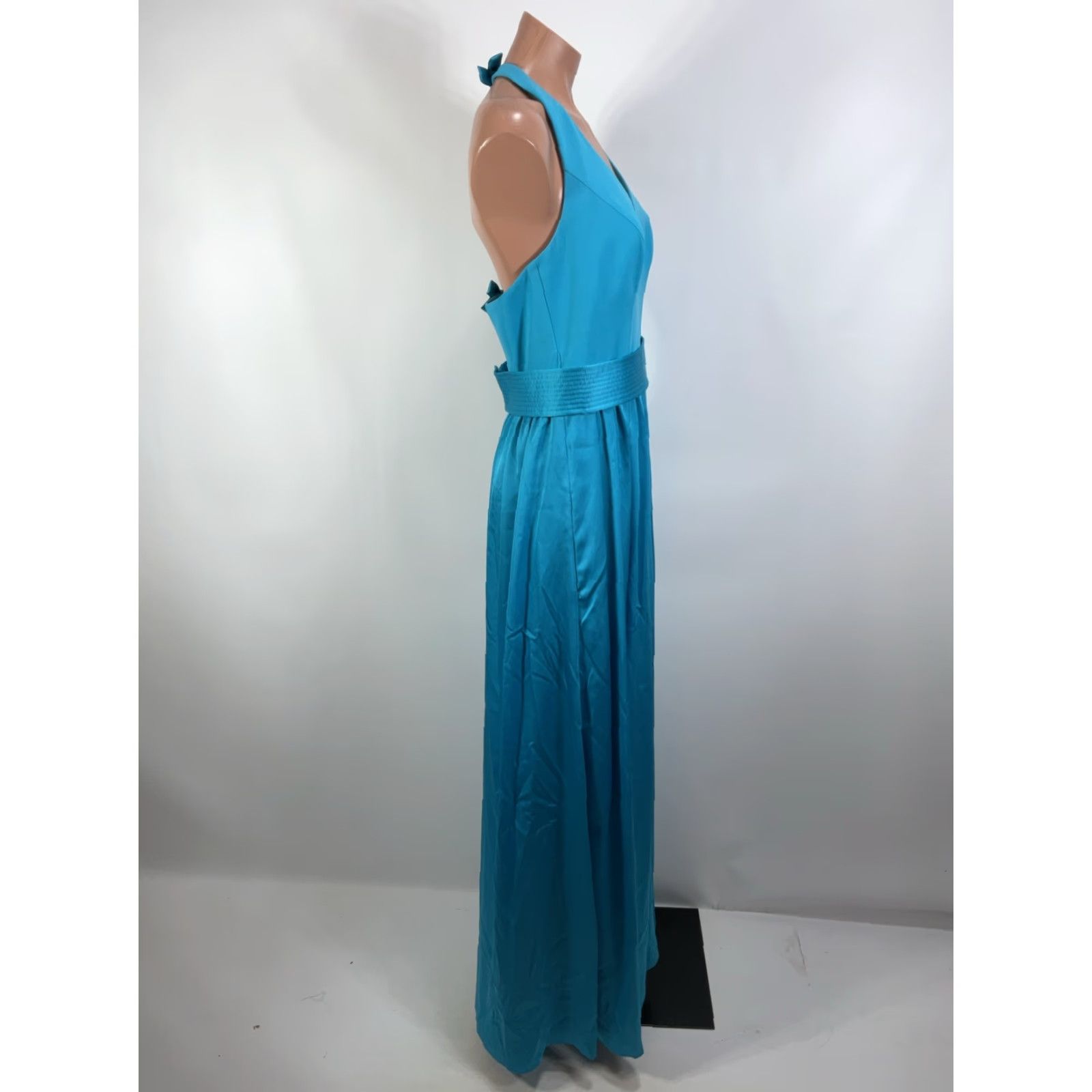 Vera Wang White Blue Halter Formal Dress 6 A-Line Gown Pockets VW360214