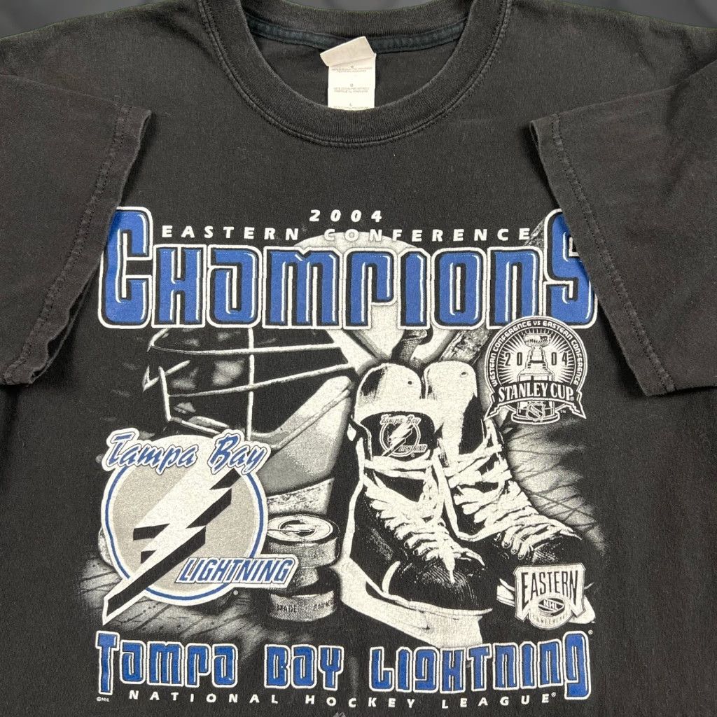 VTG Tampa Bay Lightning T-Shirt Mens Large Black 2004 NHL East Conference Champions Graphic Print Crew Neck Short Sleeve Sports Tee Mens