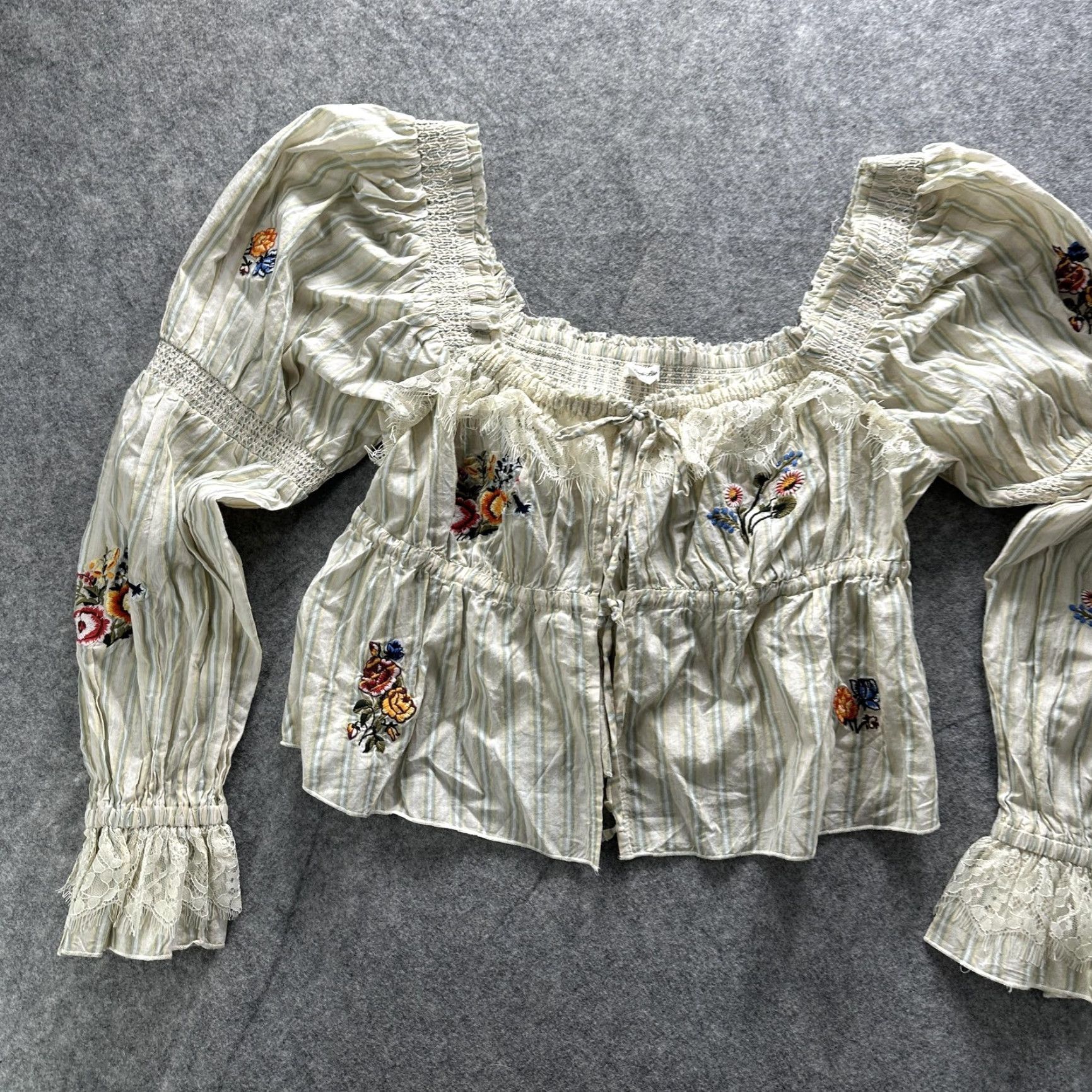 Vintage Kimchi Blue Top Womens XL White Stripe Floral Boho Peasant Rose Tyrie Size XL / US 12-14 / IT 48-50 - 2 Thumbnail