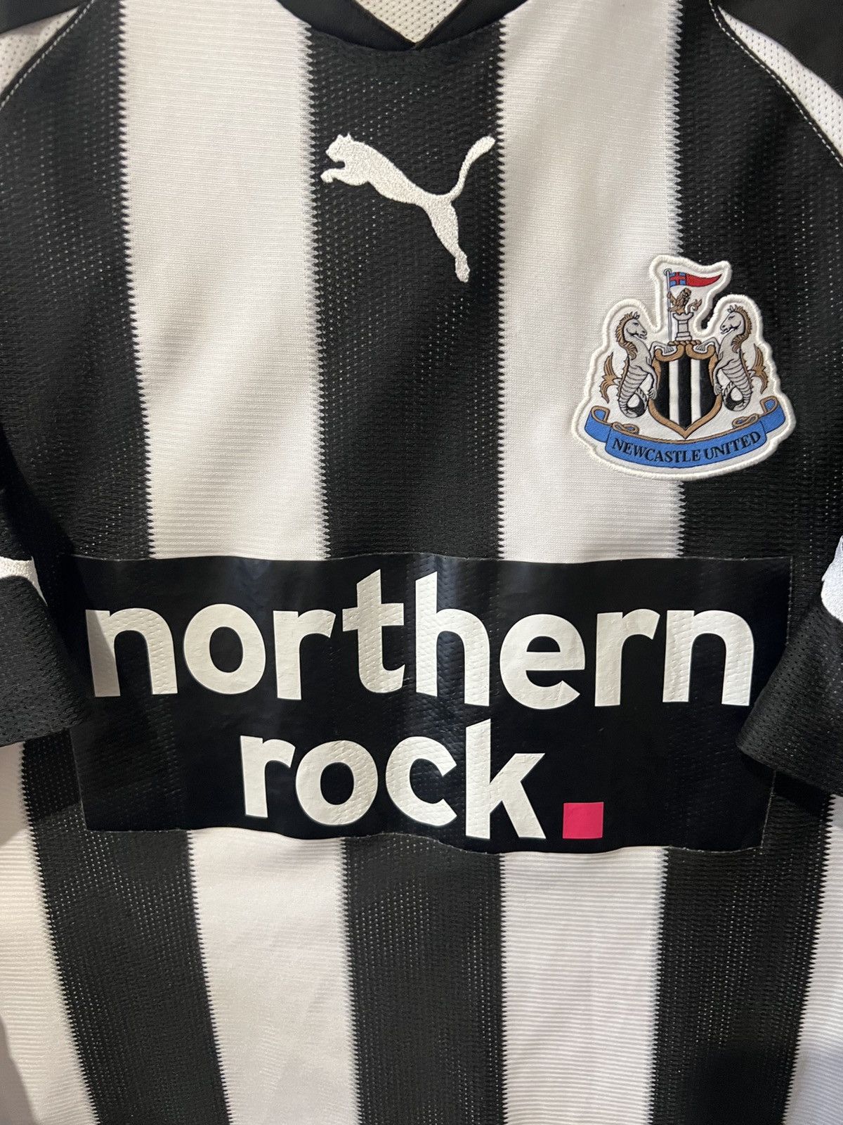 Other 2010/2011 PUMA NEWCASTLE UNITED FC HOME FOOTBALL SHIRT Size US S / EU 44-46 / 1 - 3 Thumbnail