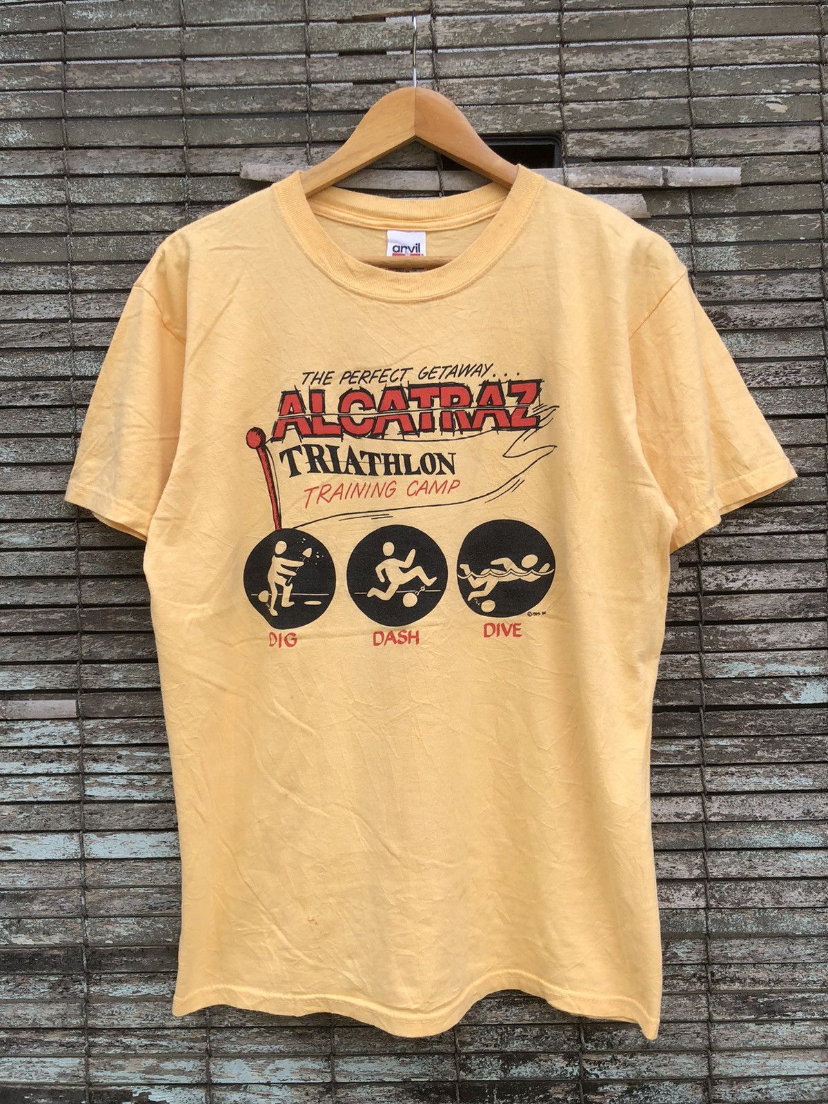 Vintage Vintage 90s The Perfect Gateway Alcatraz Triathlon Camp Tee Size US L / EU 52-54 / 3 - 1 Thumbnail