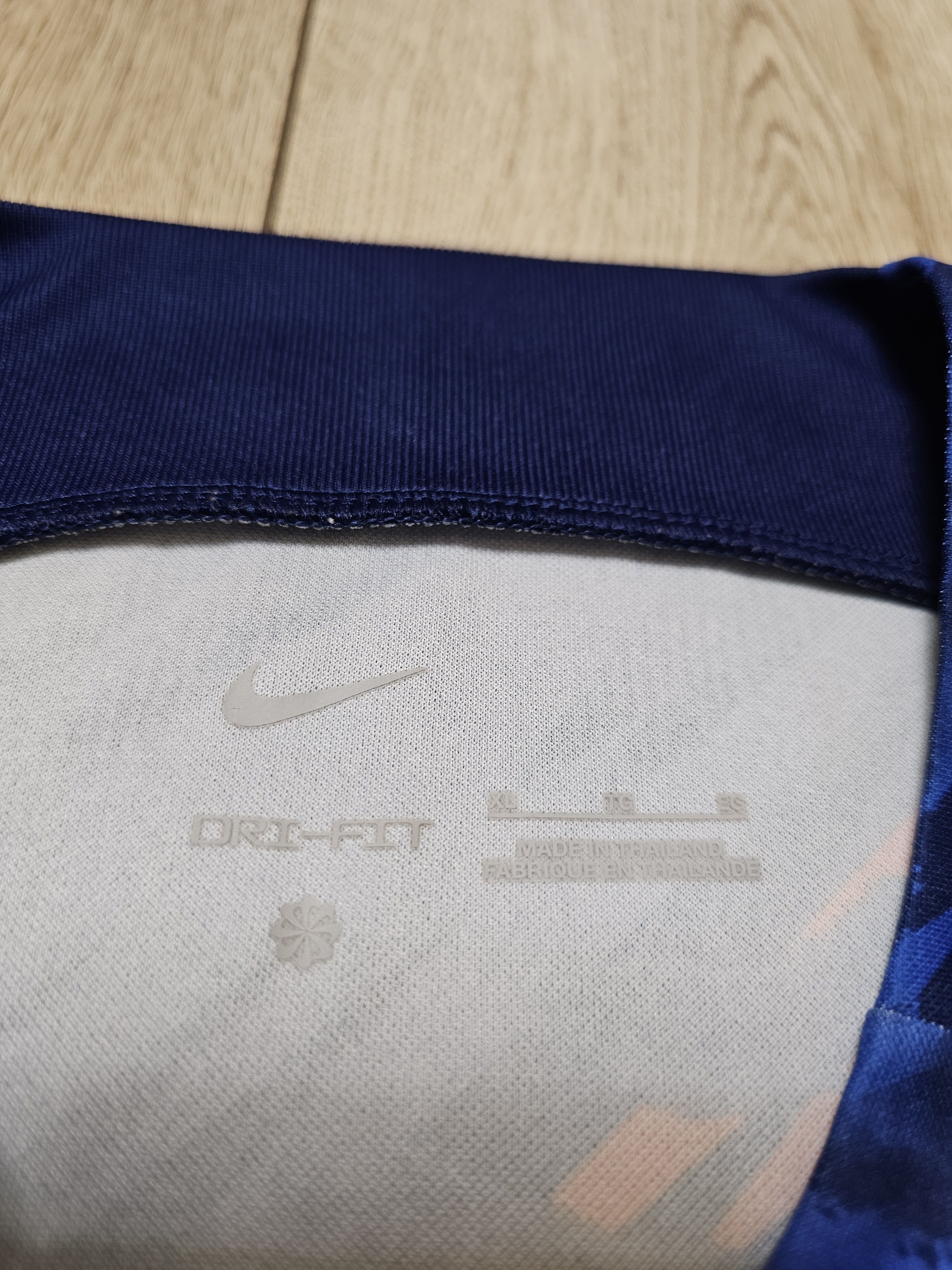 Nike ENGLAND 2022 2023 PRE-MATCH FOOTBALL SHIRT SOCCER JERSEY Size US XL / EU 56 / 4 - 6 Thumbnail