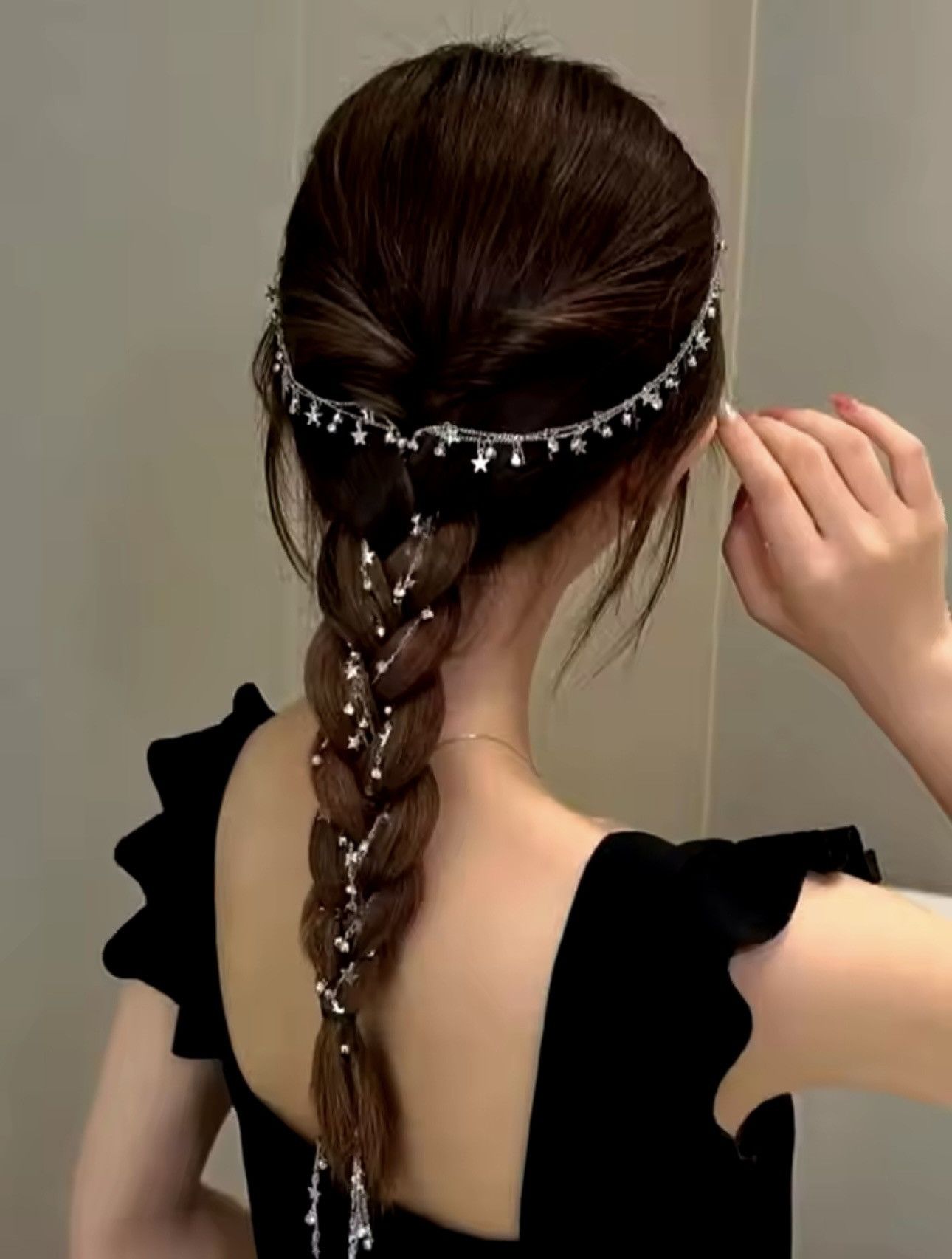 Guess 1pc Guess crystal diamonds paved sliver double tassel Hair Size ONE SIZE - 13 Thumbnail