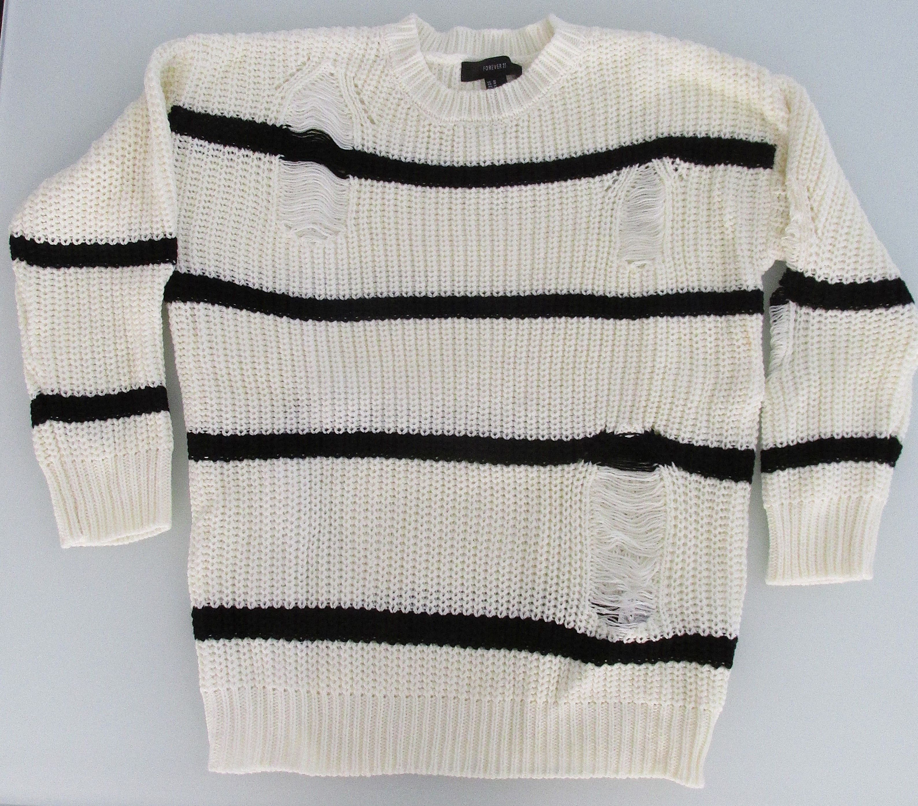 Forever 21 Forever 21 (NWT)Women's Distressed Sweater Size Medium Size M / US 6-8 / IT 42-44 - 1 Thumbnail