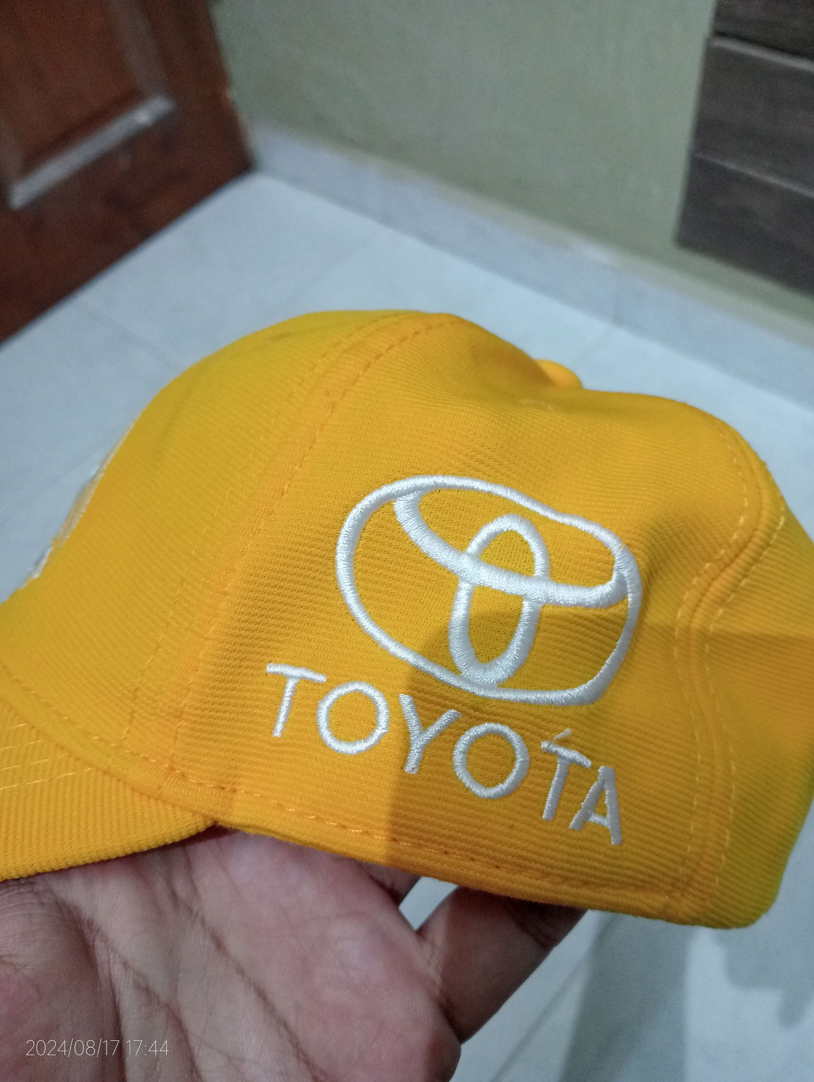 Sports Specialties Adelaide Crows Embroidery Yellow Velcro Hat Size ONE SIZE - 5 Thumbnail