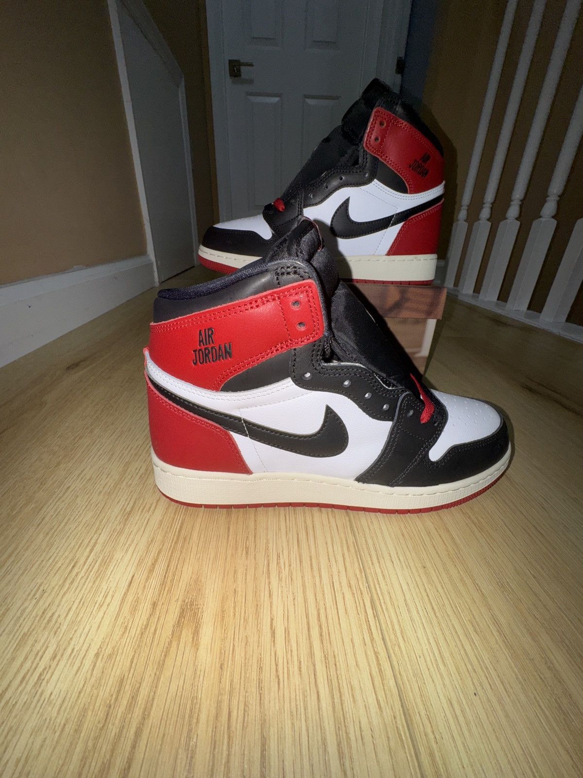 Jordan Brand 🔥 Air Jordan 1 High OG Black Toe Reimagined – GS 6Y / W7 Size US 7.5 / IT 37.5 - 3 Thumbnail
