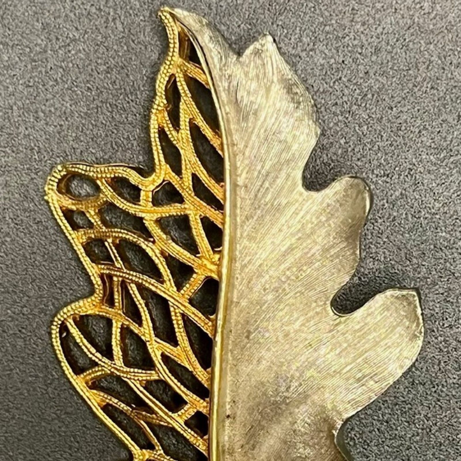 & Other Stories J.J., Vintage 1950’s, Two-tone Goldtone Silvertone, Oak Leaf Size ONE SIZE - 1 Thumbnail