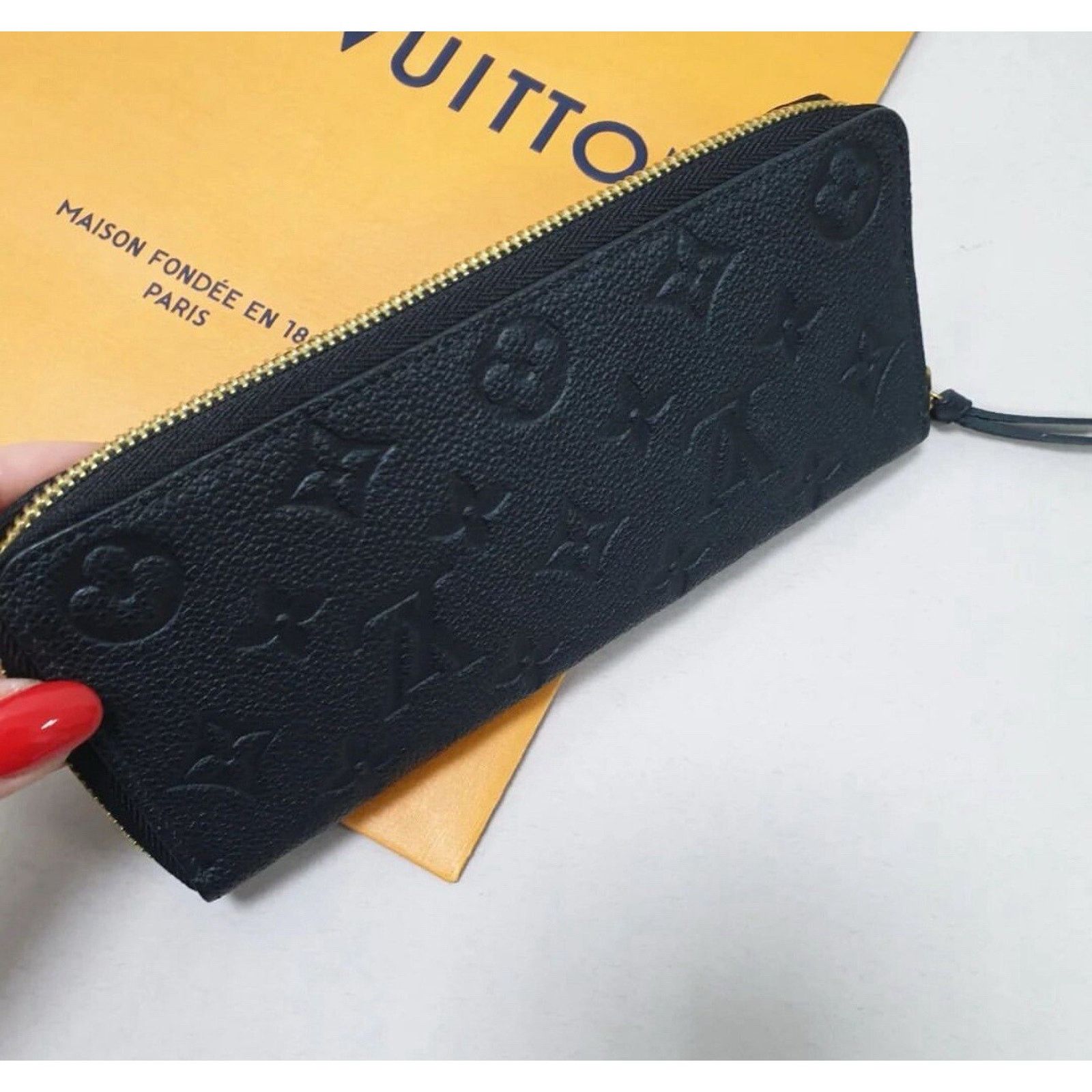 Louis Vuitton Louis Vuitton Black Leather Logo Wallet Size ONE SIZE - 2 Thumbnail