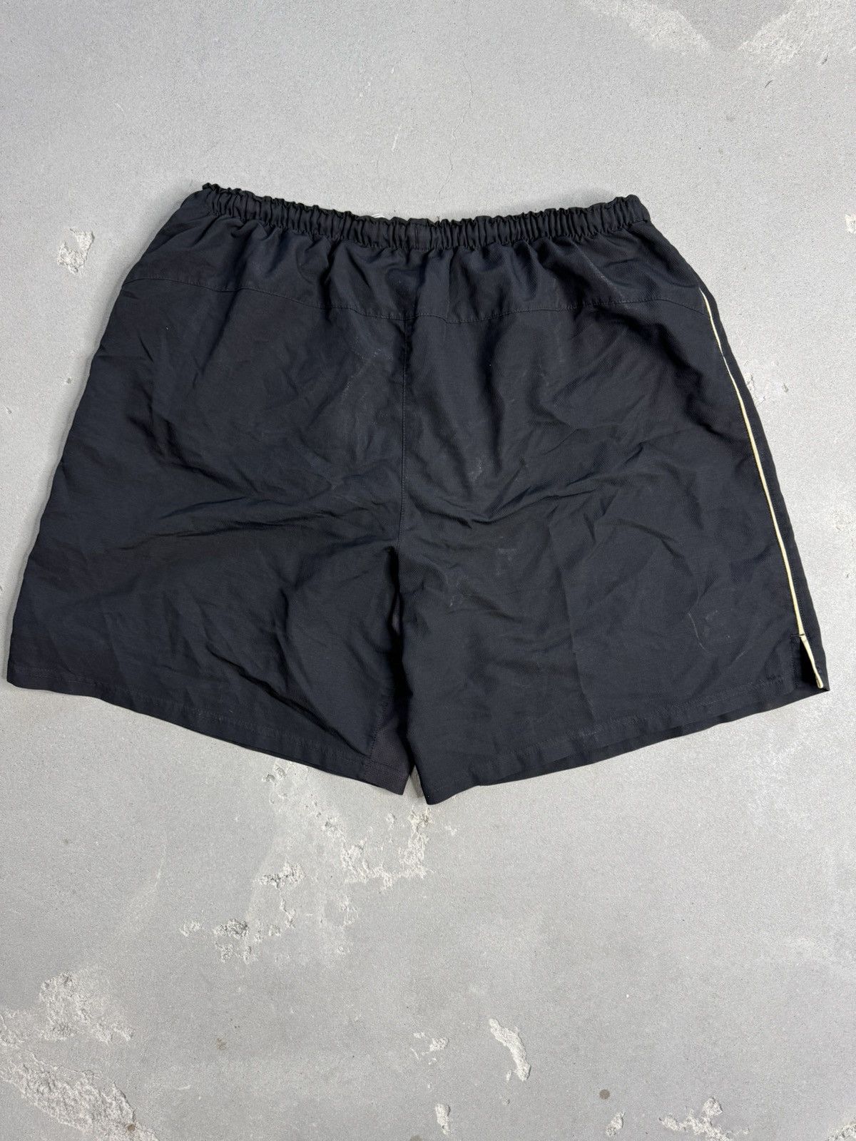 Nike × Vintage Vintage Nike Manchester United Shorts Size XL Size US 36 / EU 52 - 2 Thumbnail