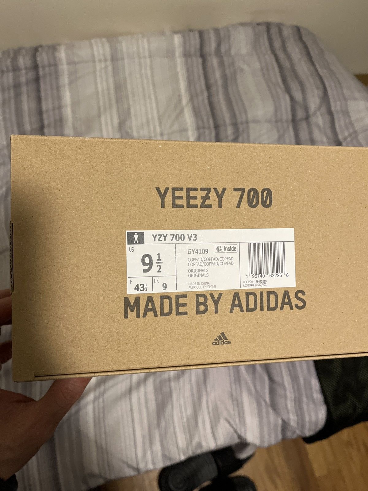 Adidas × Yeezy Yeezy 700 V3 copper fade Size US 9.5 / EU 42-43 - 2 Thumbnail