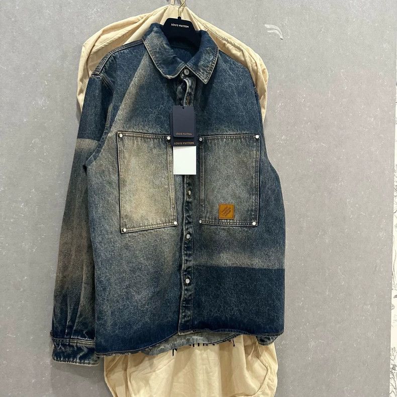 Louis Vuitton Louis Vuitton Wash and make old logo shirt Size US L / EU 52-54 / 3 - 3 Thumbnail