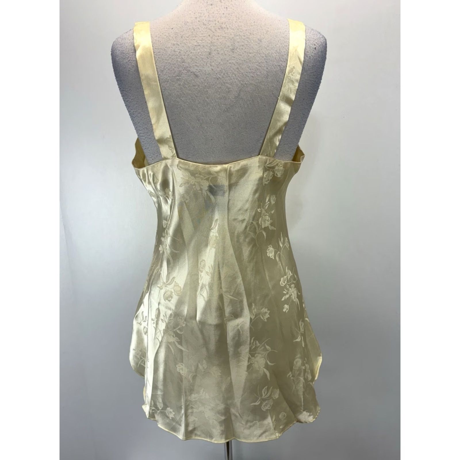 Vintage VINTAGE Morgan Taylor Satin Floral Damask Nightgown Women’s L Butter Yellow Nightie 90s Womens Size ONE SIZE - 3 Thumbnail
