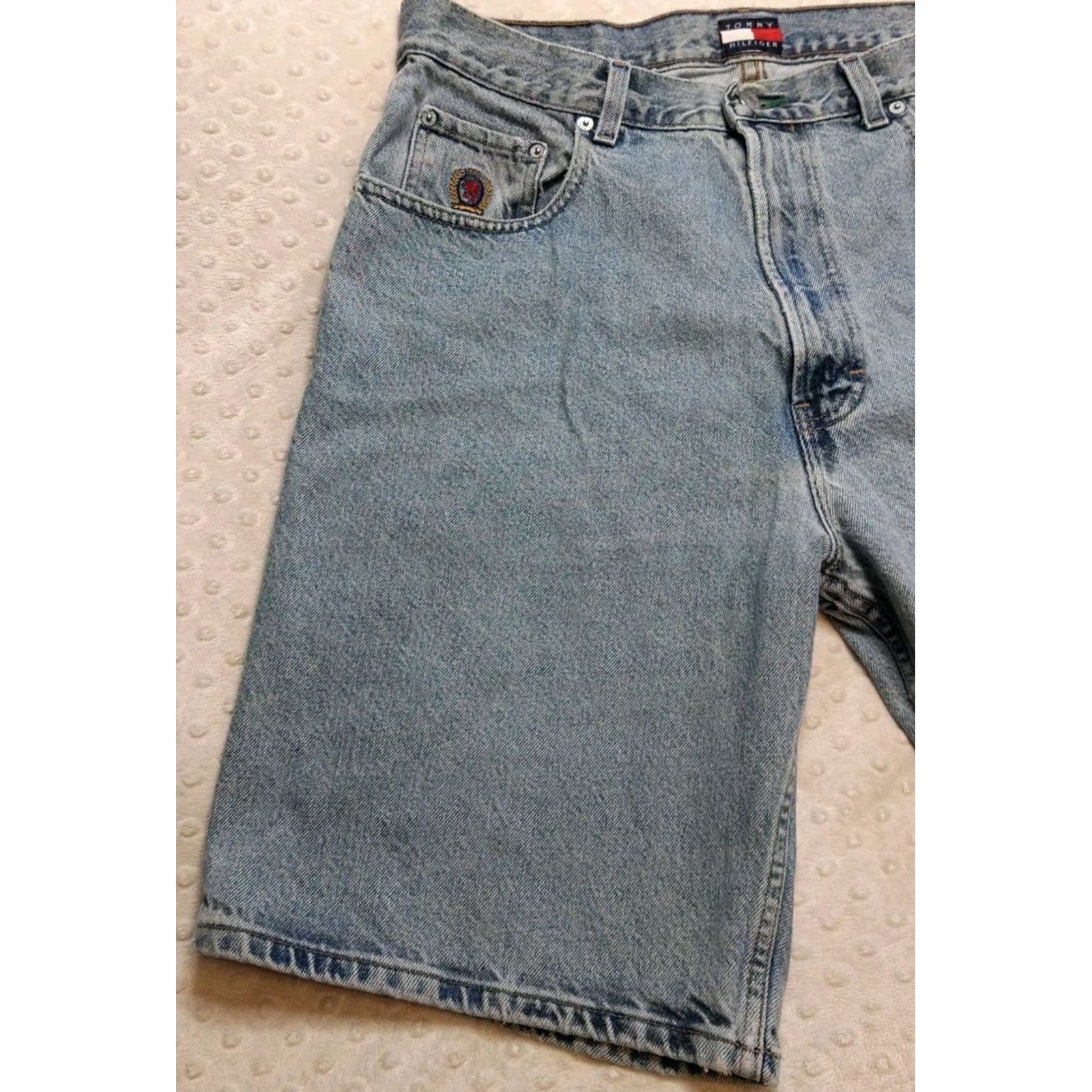 Tommy Hilfiger VINTAGE Tommy Hilfiger Denim Baggy Jean Shorts Jorts 34 Men Blue 90s Hip Hop American Denim Short Mens 34 Shorts Size US 34 / EU 50 - 3 Thumbnail