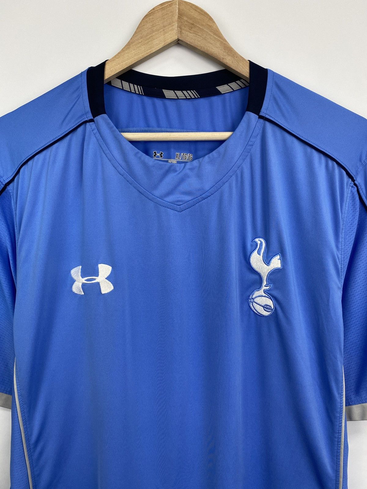 Under Armour 🏴󠁧󠁢󠁥󠁮󠁧󠁿 Y2K Tottenham Under Armor Jersey T-Shirt England Retro Size US XL / EU 56 / 4 - 4 Thumbnail