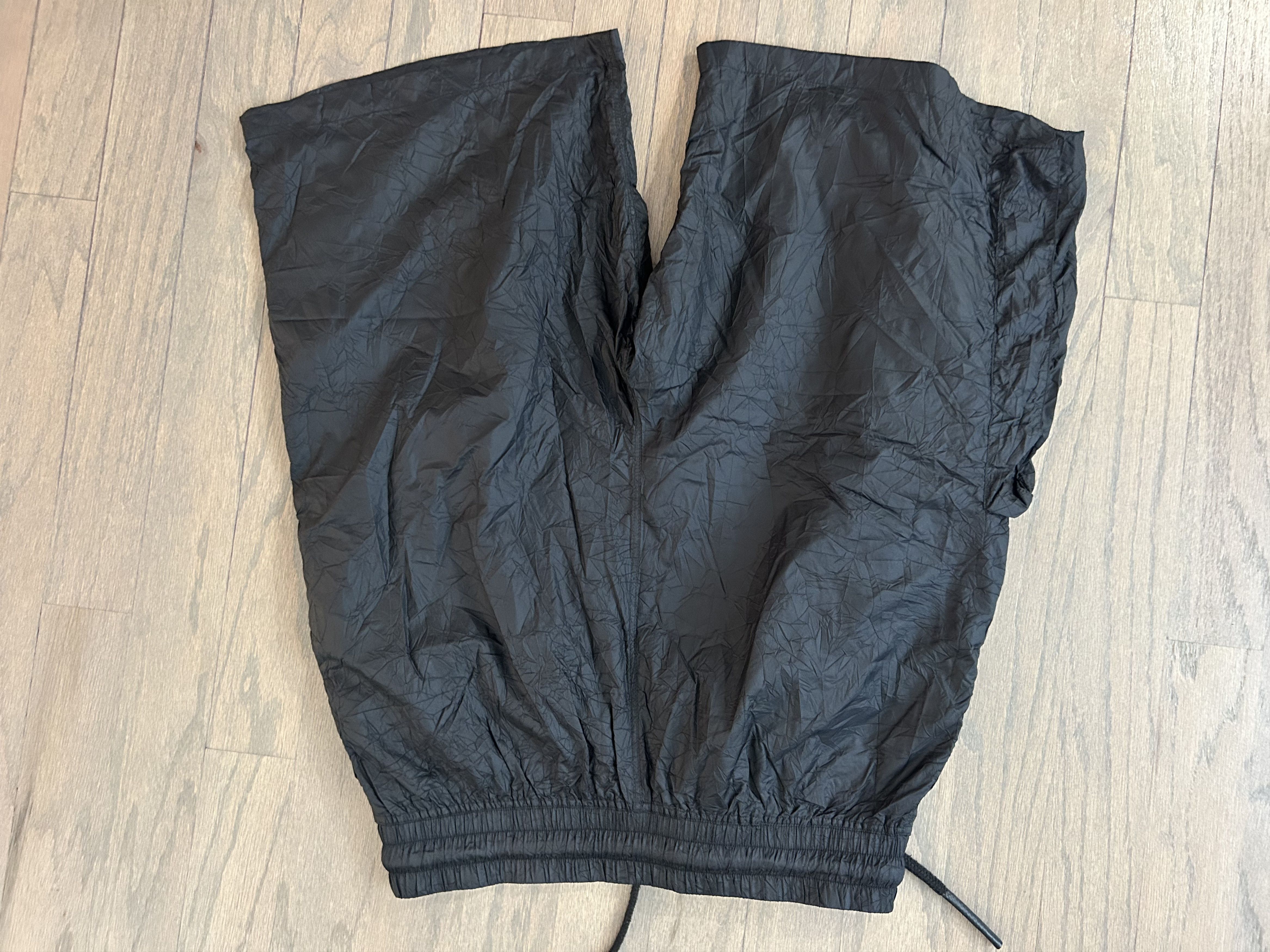 Barbara I Gongini Barbara I Gongini Black Crinkle Nylon Shorts Size US 32 / EU 48 - 2 Thumbnail