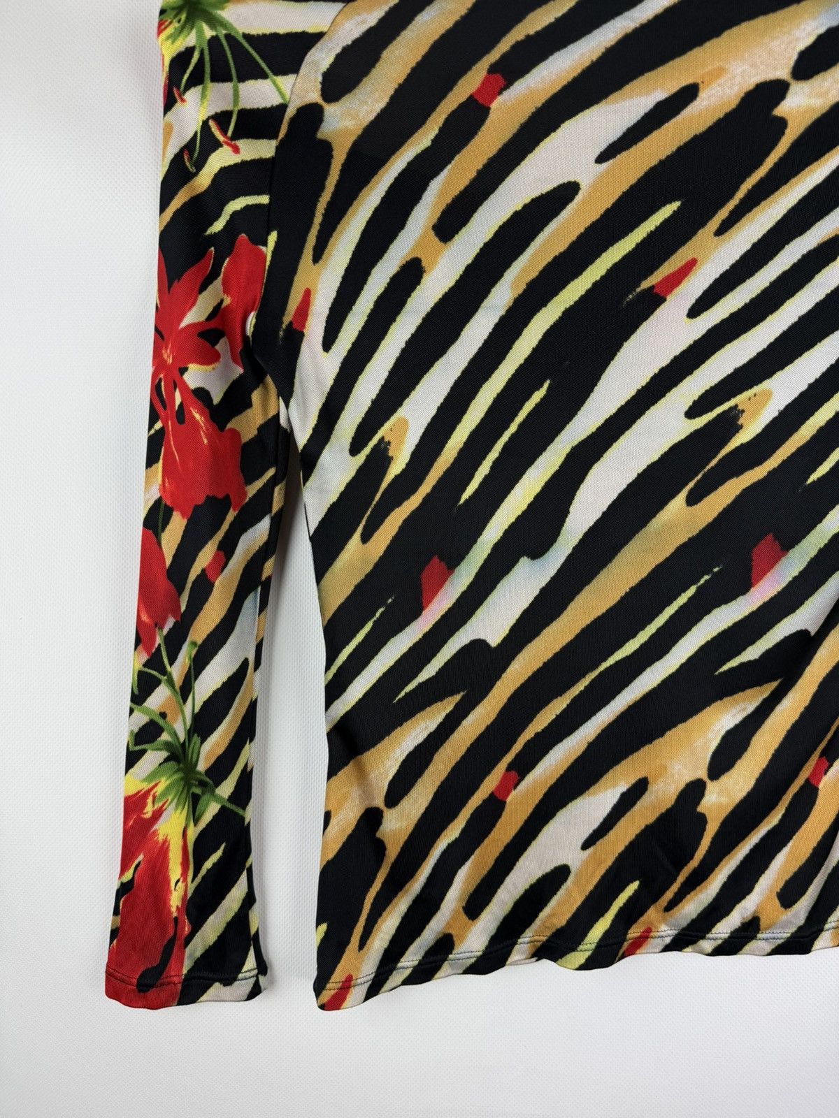 Versace Jeans Couture Versace Jeans Couture VTG Long Sleeve Patterned Tunic Blouse Size M / US 6-8 / IT 42-44 - 20 Thumbnail