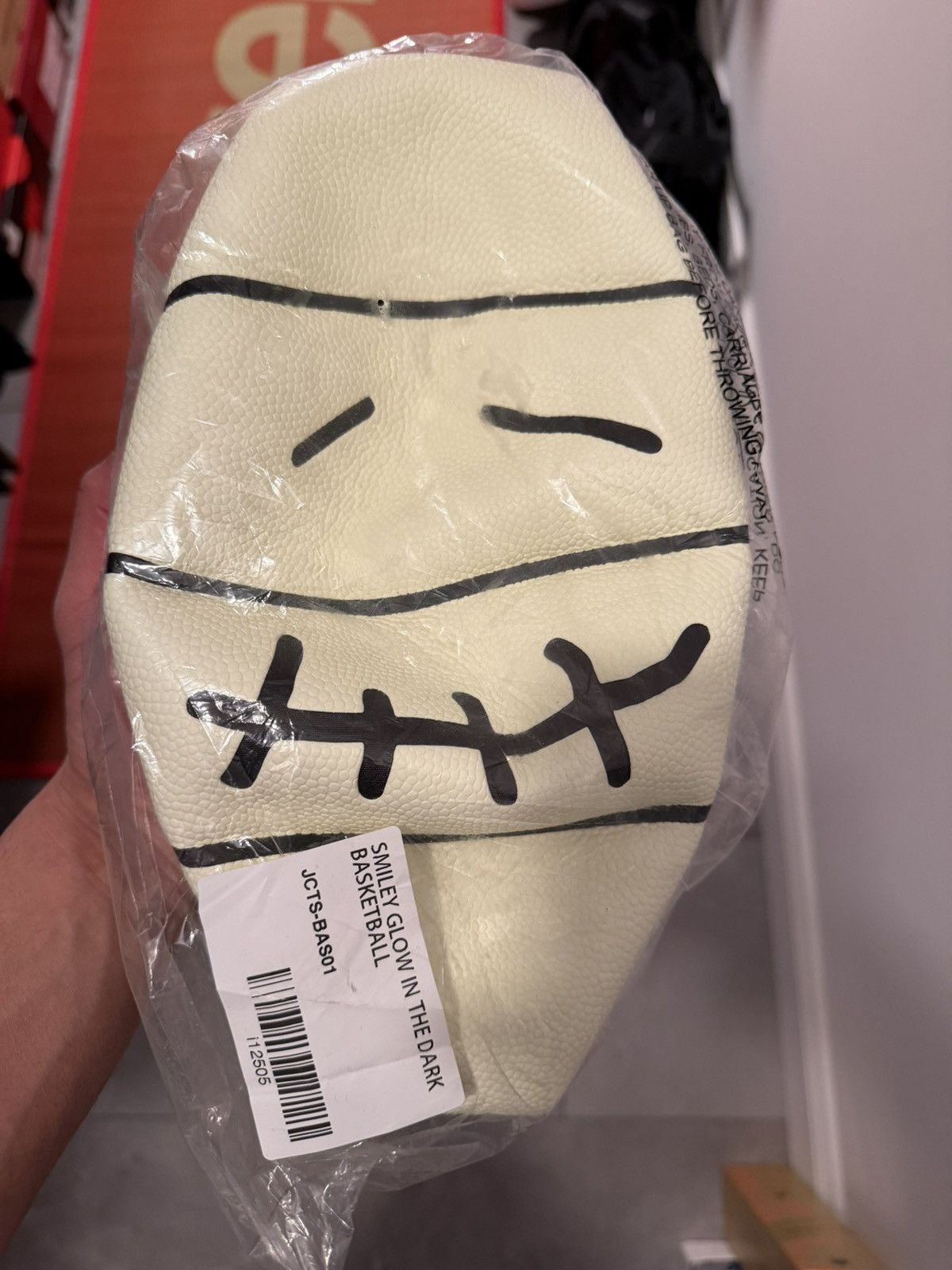 Travis Scott CJ Smiley Glow In The Dark Basketball Size ONE SIZE - 2 Thumbnail