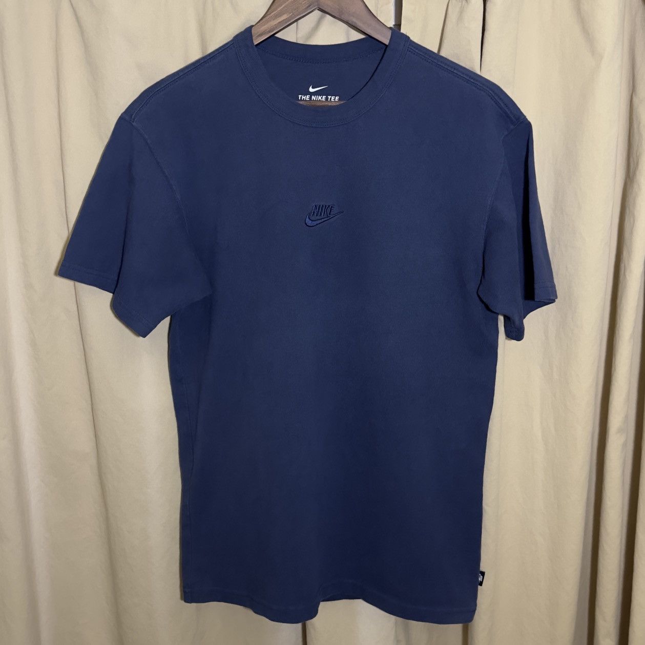 Nike Nike Sportswear Premium Essential Tee Midnight Navy LooseFit Size US XS / EU 42 / 0 - 1 Thumbnail